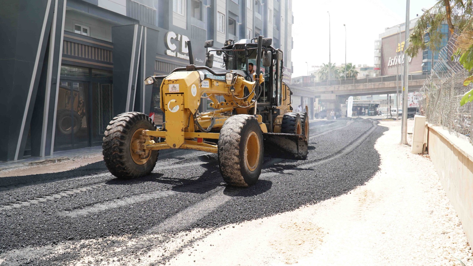 Haliliye Belediyesi'nden  Veysel Karani Mahallesine asfalt hizmeti
