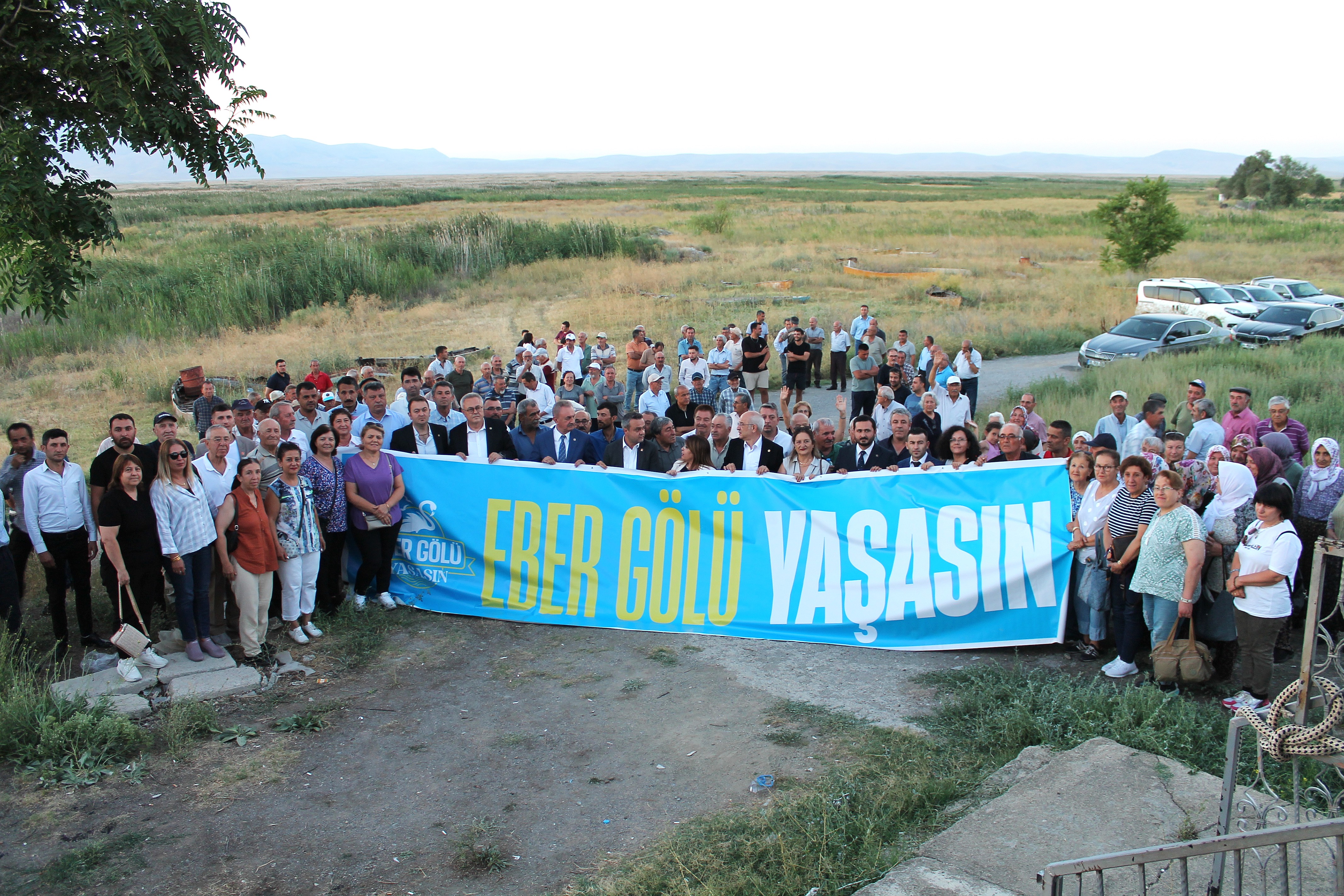 CHP Milletvekilleri Eber Gölüne çıkarma yaptı