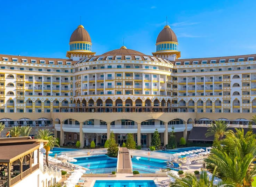 Antalya’da turist sayısı alarm veriyor: Belediyenin eksikleri krizi derinleştiriyor