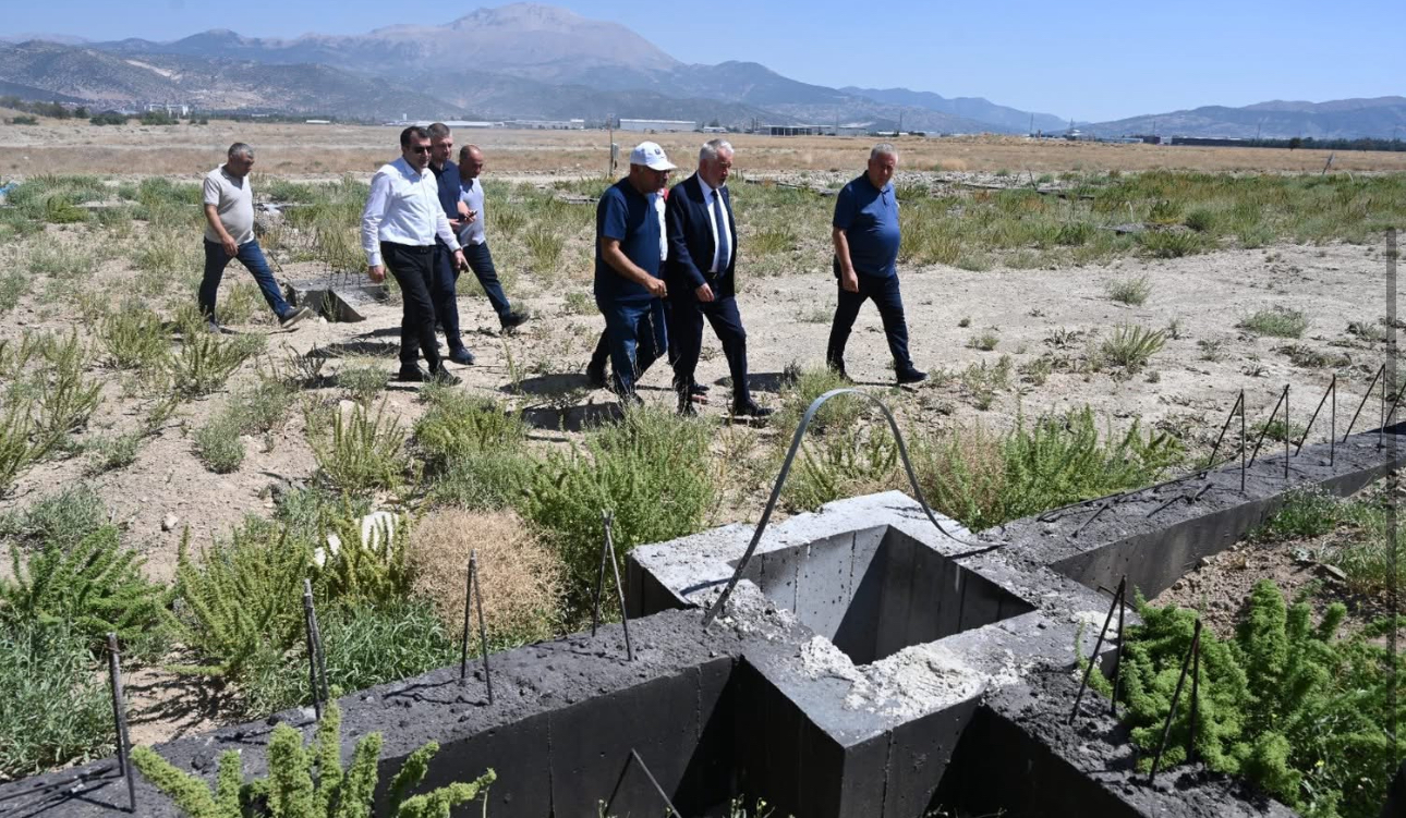 Başkan Başdeğirmen, Gül 2 Sanayi Sitesi’ndeki örnek dükkanları inceledi