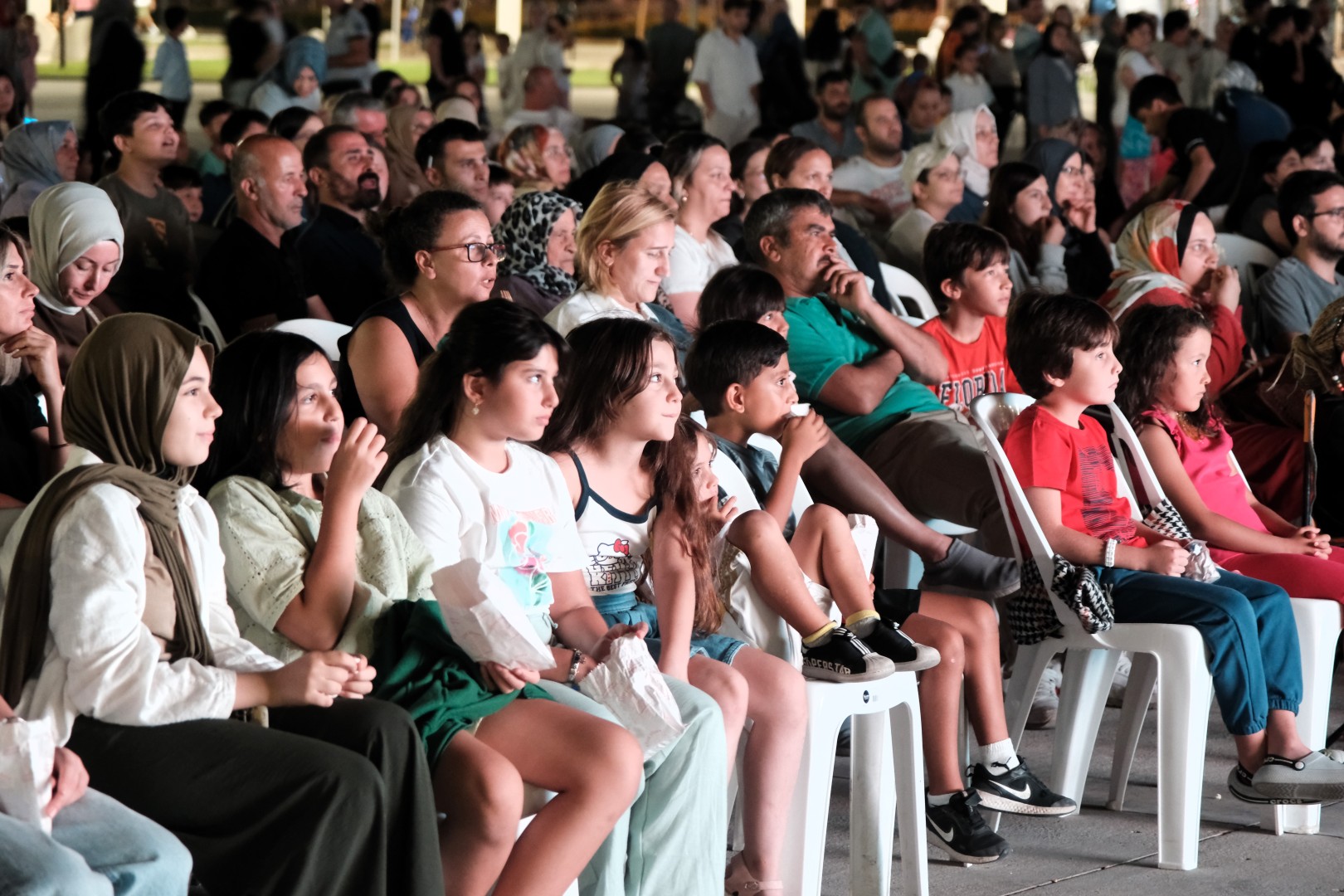 Kocaelililer, en güzel filmleri İzmit’in kalbinde izliyor; Milli İrade Meydanı, sinemaseverlerin adresi oldu