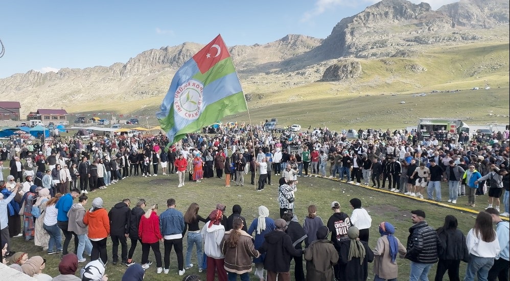 Ovit Yaylasında ilk gün coşkusu; on binler horona durdu