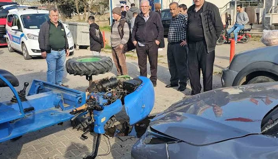 Senirkent’te otomobil ile pat pat çarpıştı: 2 yaralı