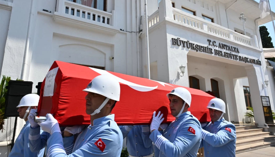 Antalya'da eski başkan son yolculuğuna uğurlandı