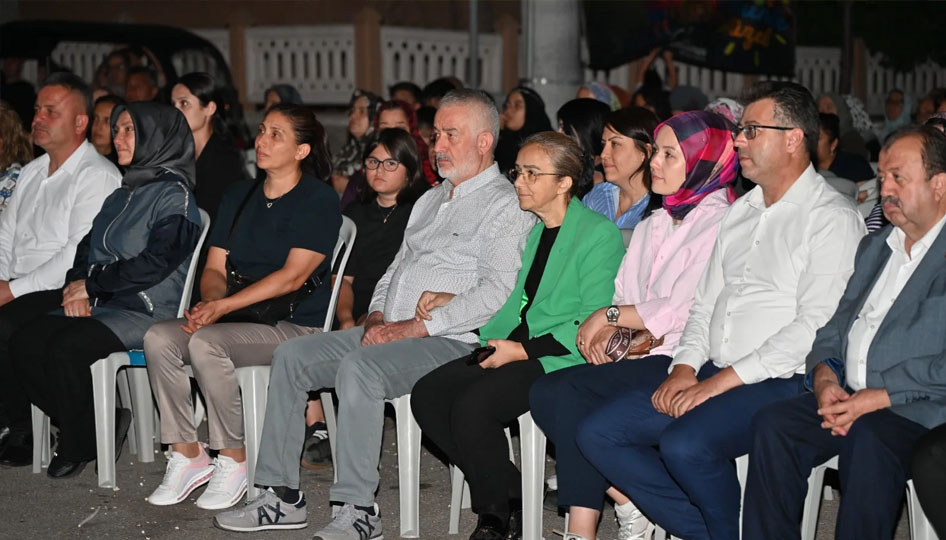 Isparta Belediyesi’nden mahallelerde yaz akşamı sinema keyfi