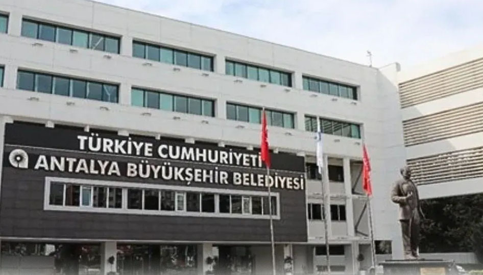 Antalya Büyükşehir Belediyesi'nde rüşvet ve yolsuzluk soruşturmasında 8 tutuklama