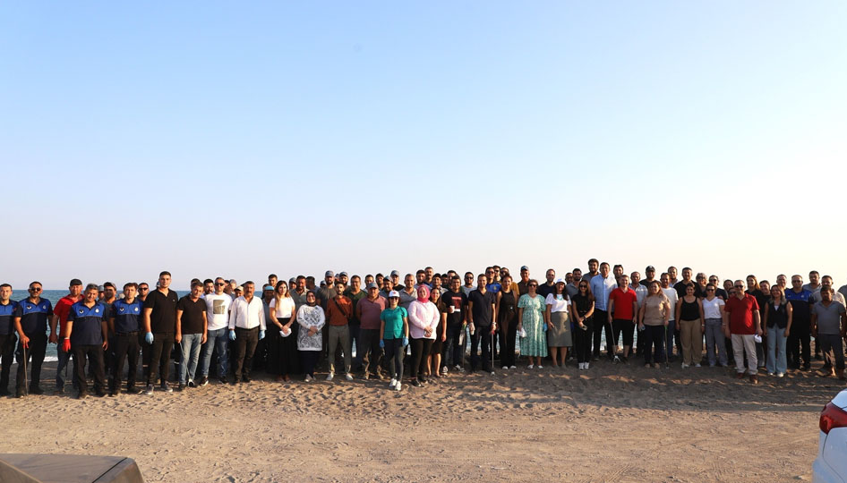 Aksu Belediyesi'nden Kumköy sahilinde geniş çaplı temizlik