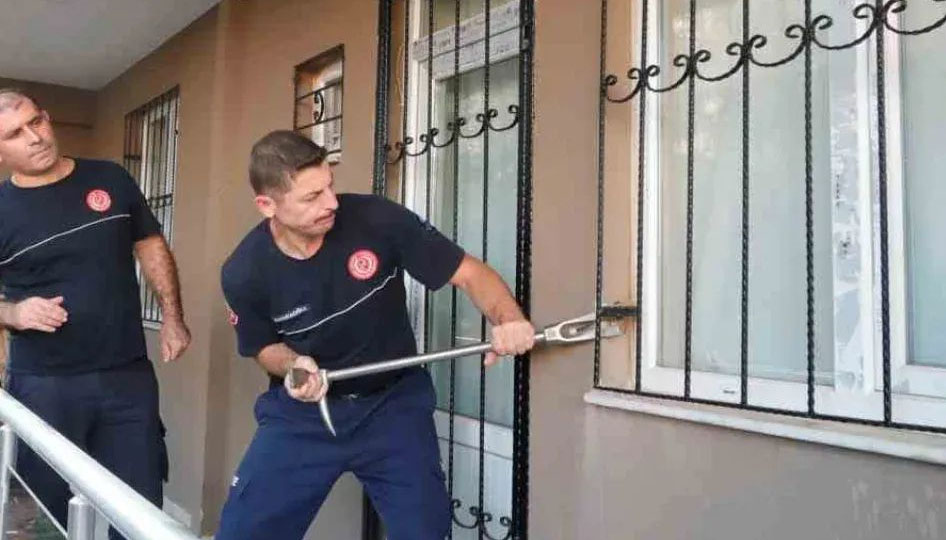 Apartmana yeni taşınan yaşlı çift alarma neden oldu