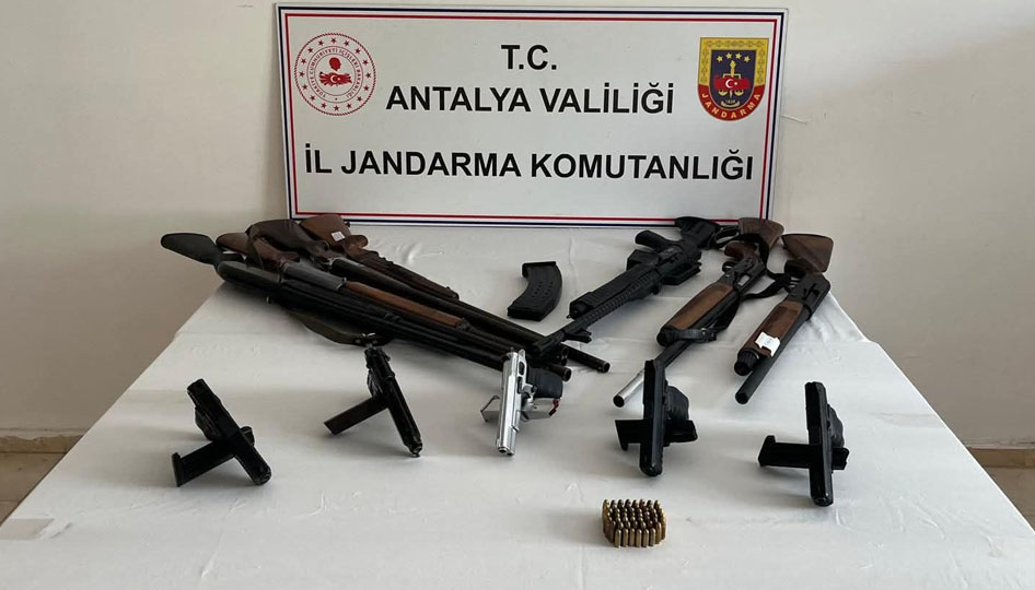 Serik'te kaçak silah operasyonu