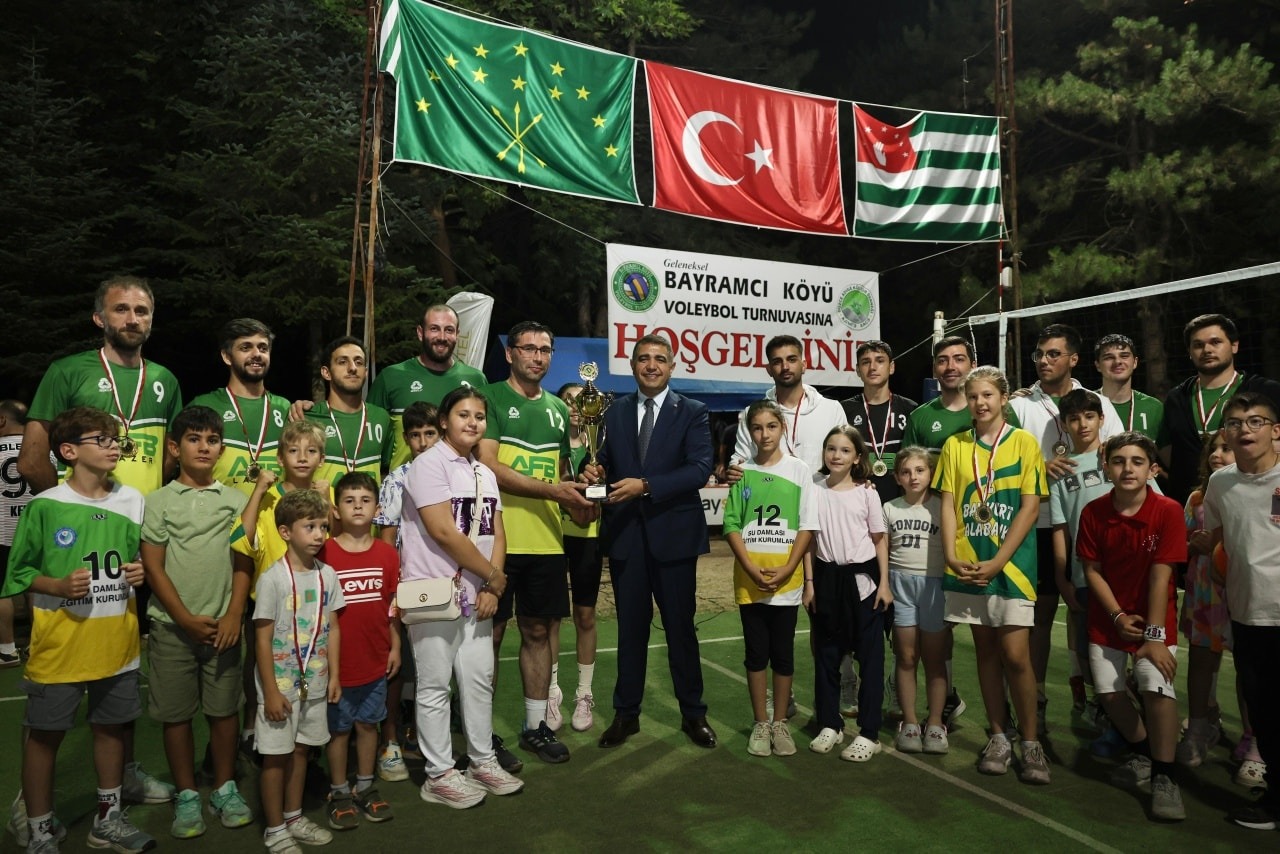 Bayramcı Voleybol Turnuvasında Tahirağa şampiyon oldu!