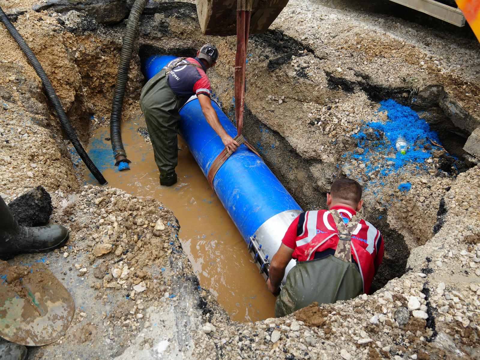 Patlayan içme suyu ana hattı “2 saatte tamir edildi”