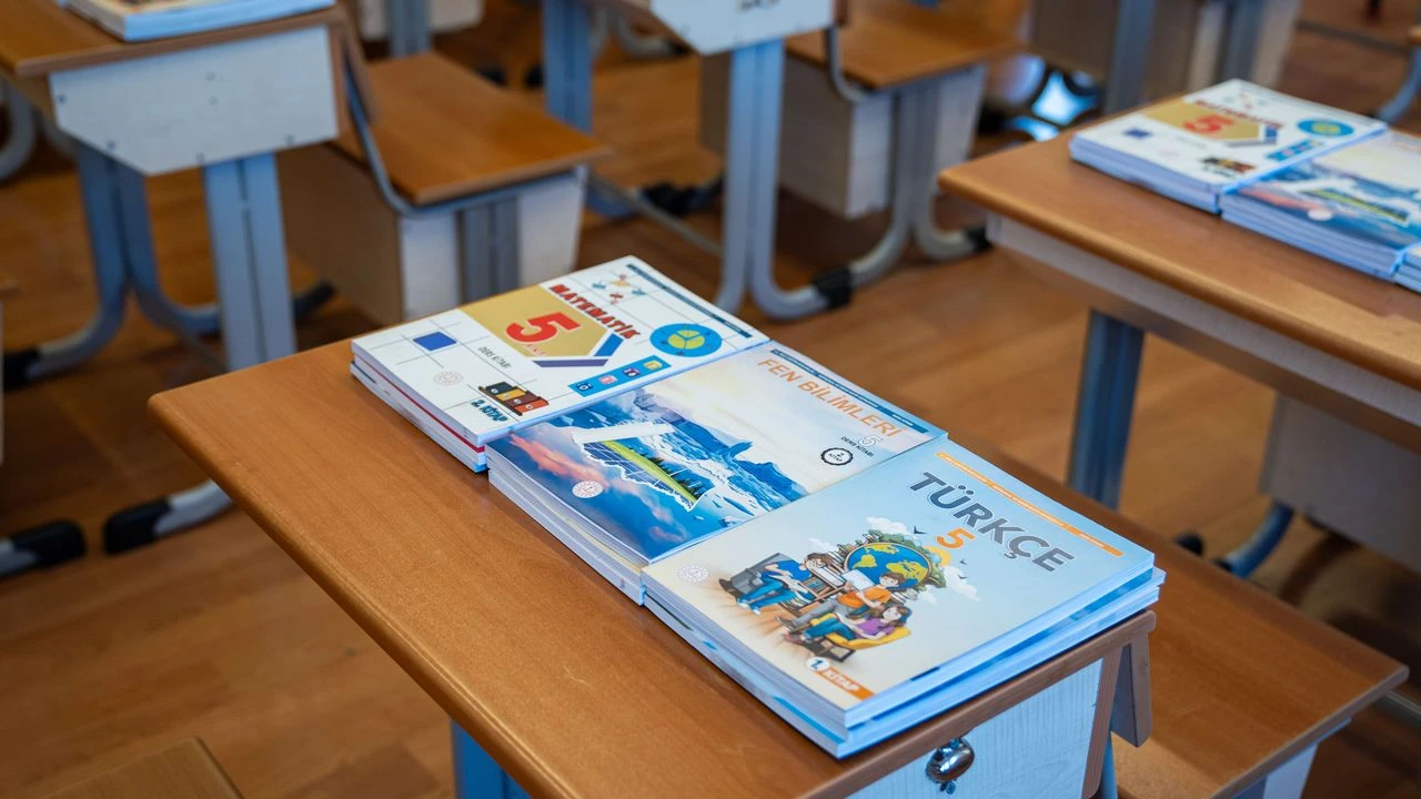 Ücretsiz ders kitapları okul sıralarına ulaştı