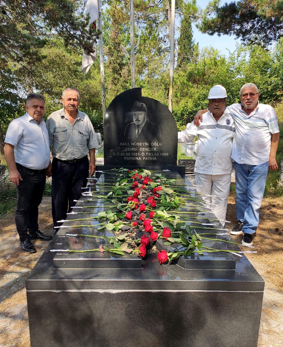 Şemsi Denizer, kabri başında anıldı