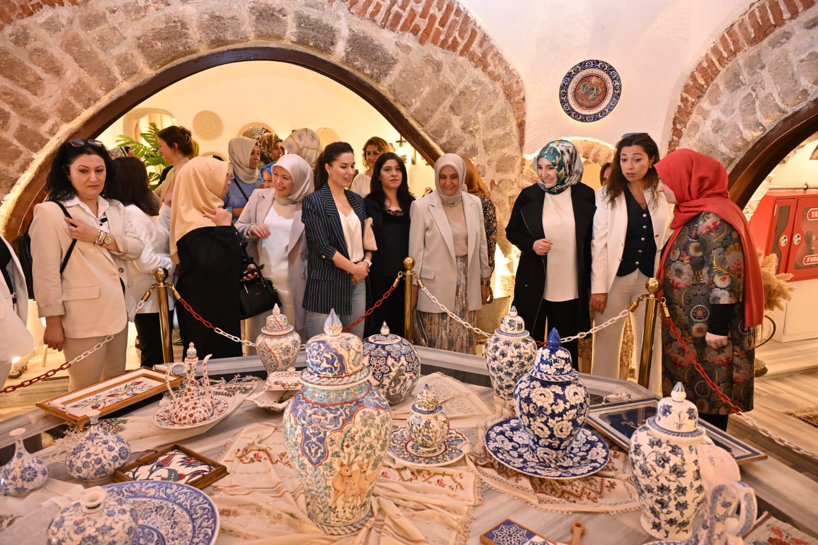 800 yıllık tarihi hamam kadınların kültür ve sanat yuvası oldu