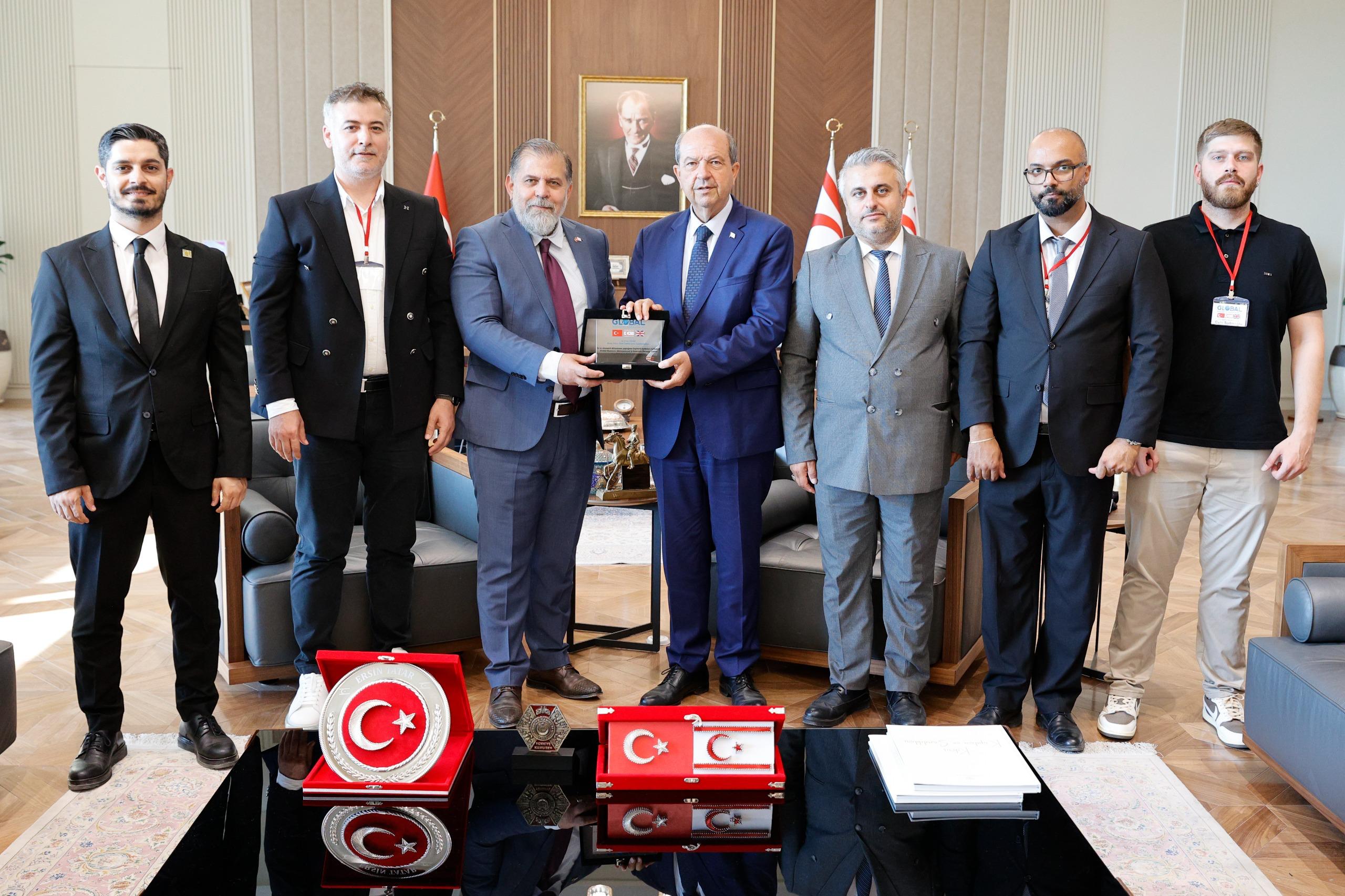 İngiltere’deki Türk Dünyasından KKTC Cumhurbaşkanı Ersin Tatar’a destek ziyareti