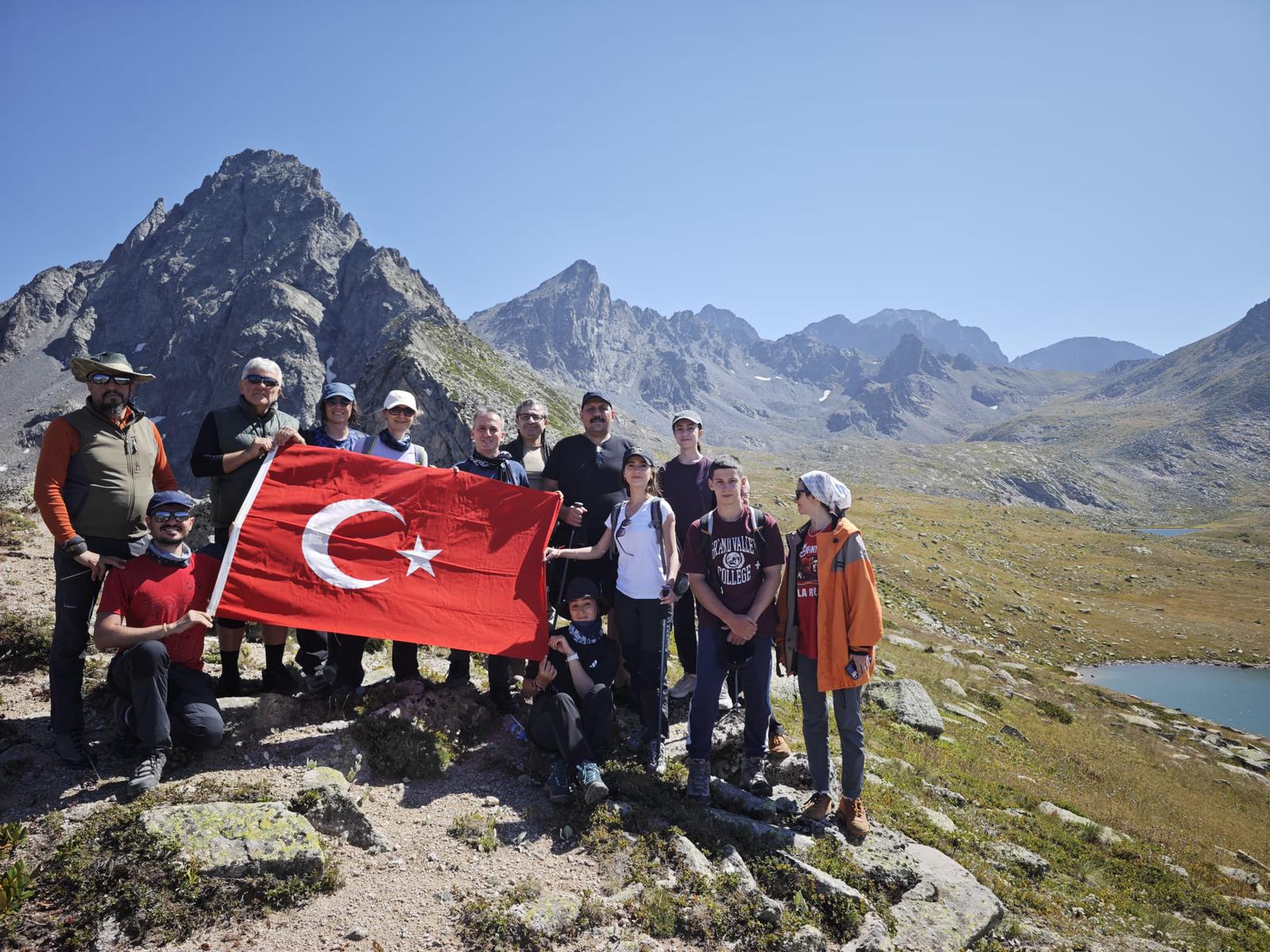 Türk Nöroloji ve Türk Algoloji Derneği’nden, Ağrı tedavisi için farkındalıkla Kaçkar Dağları’na tırmanış