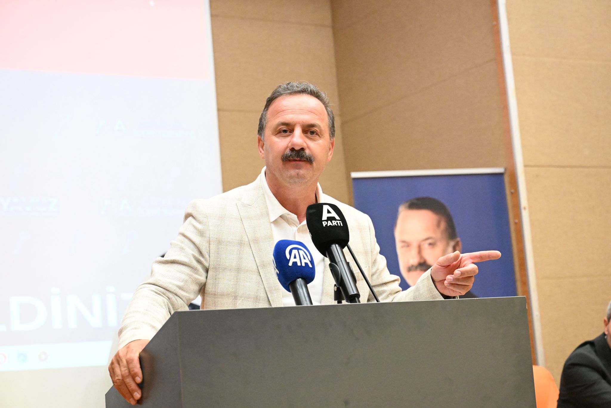 Yavuz Ağıralioğlu: Öcalan bin sene de geçse teröristtir!