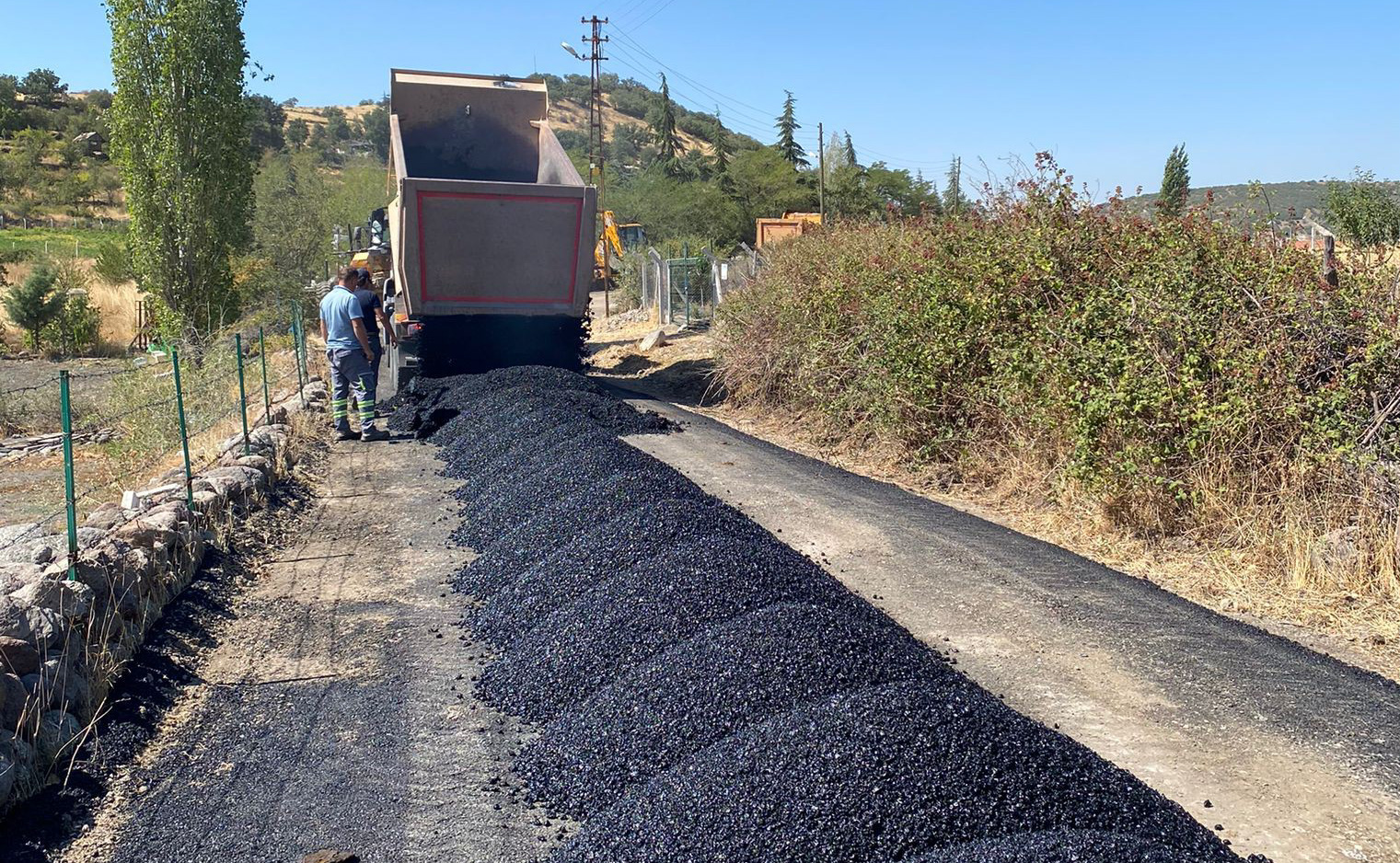 Ankara Güdül’de yol bakım ve asfalt çalışmaları sürüyor