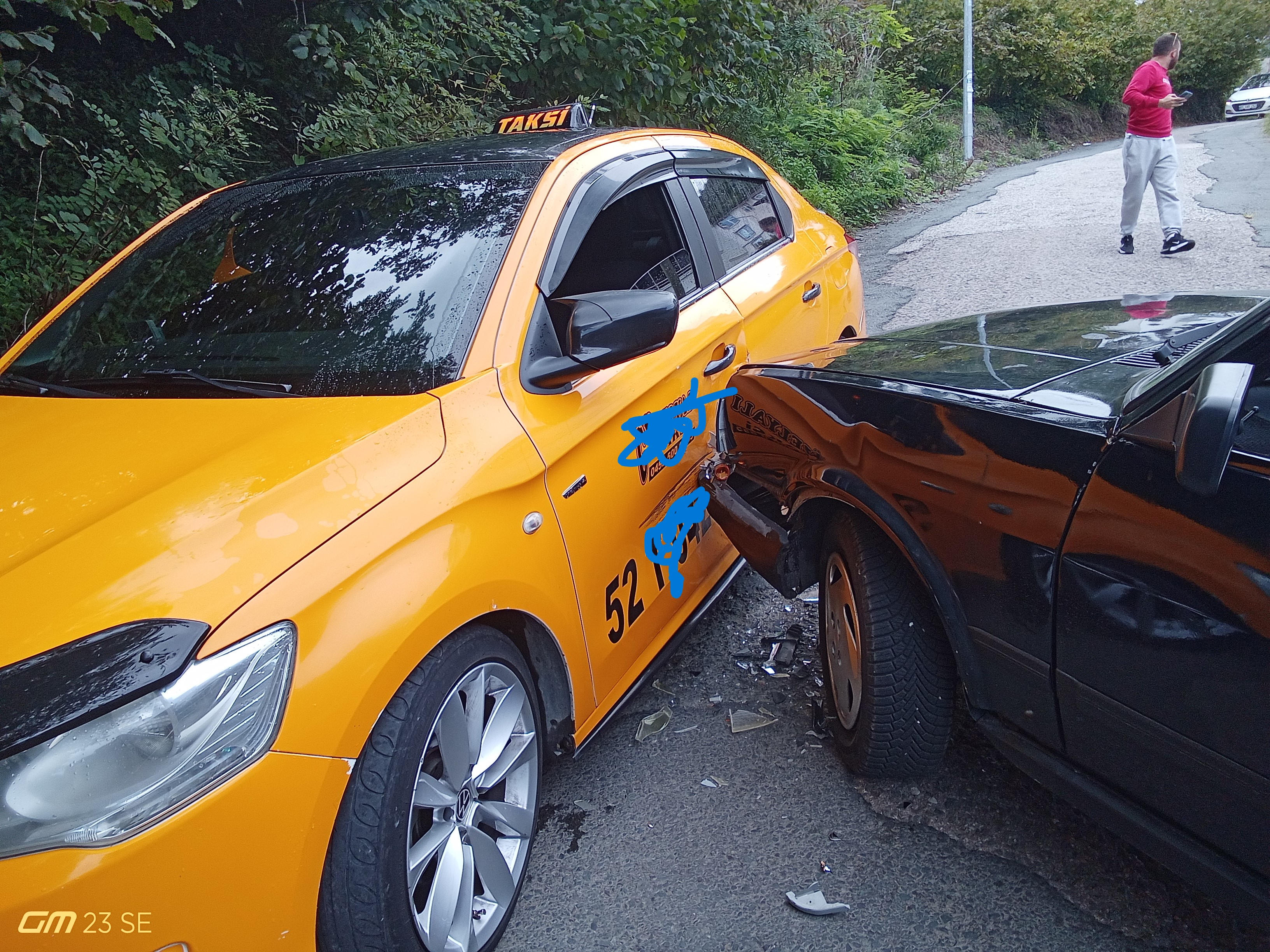 Tehlikeli yokuşta kaza: Tofaş ve taksi çarpıştı