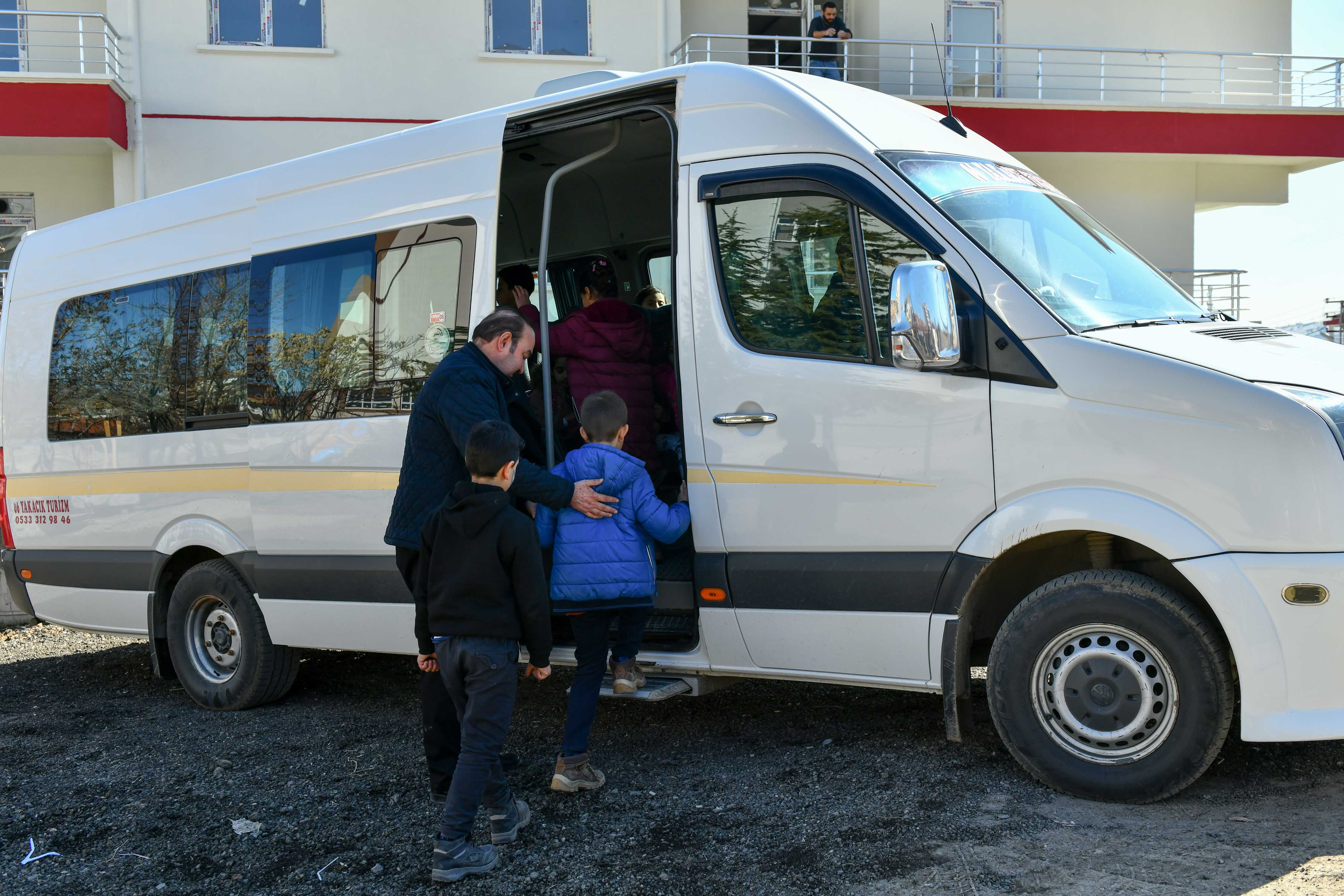 Ankara Büyükşehir öğrencilere servis ve abonman desteği vermeye devam ediyor
