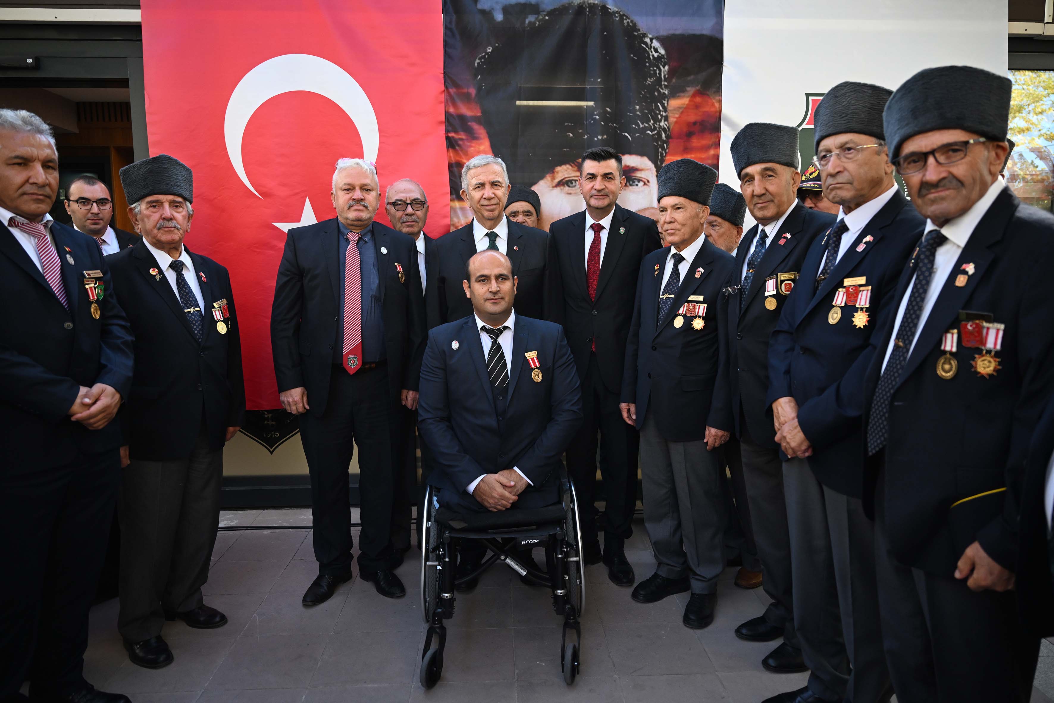 Mansur Yavaş Gazi ve Şehit yakınlarıyla buluştu