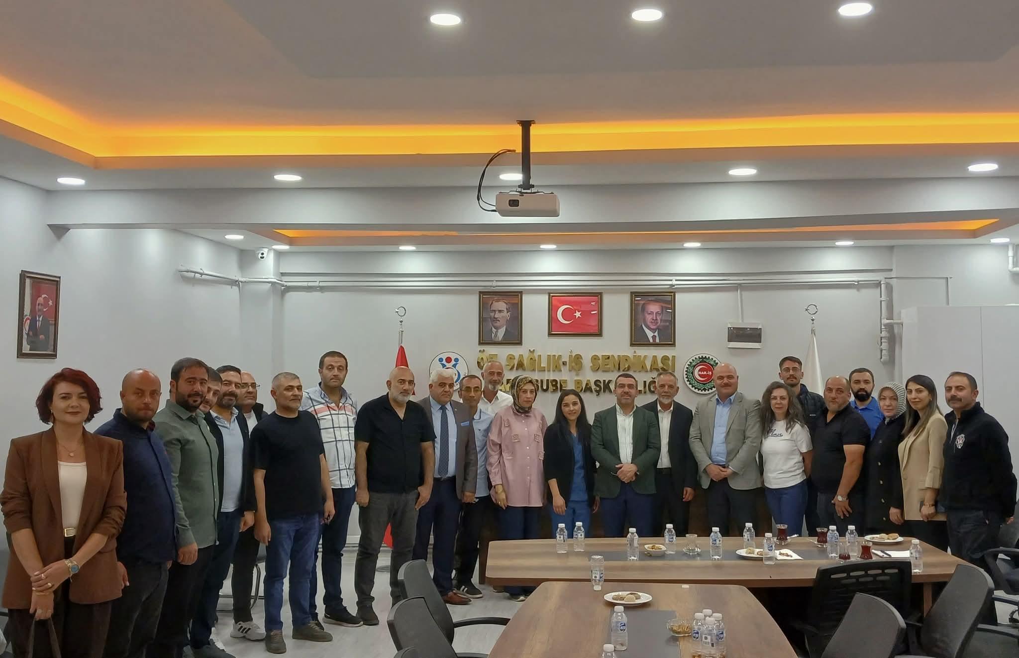 AK Parti Kars Milletvekili Adem Çalkın Öz Sağlık-İş Sendikası Temsilcileriyle bir araya geldi