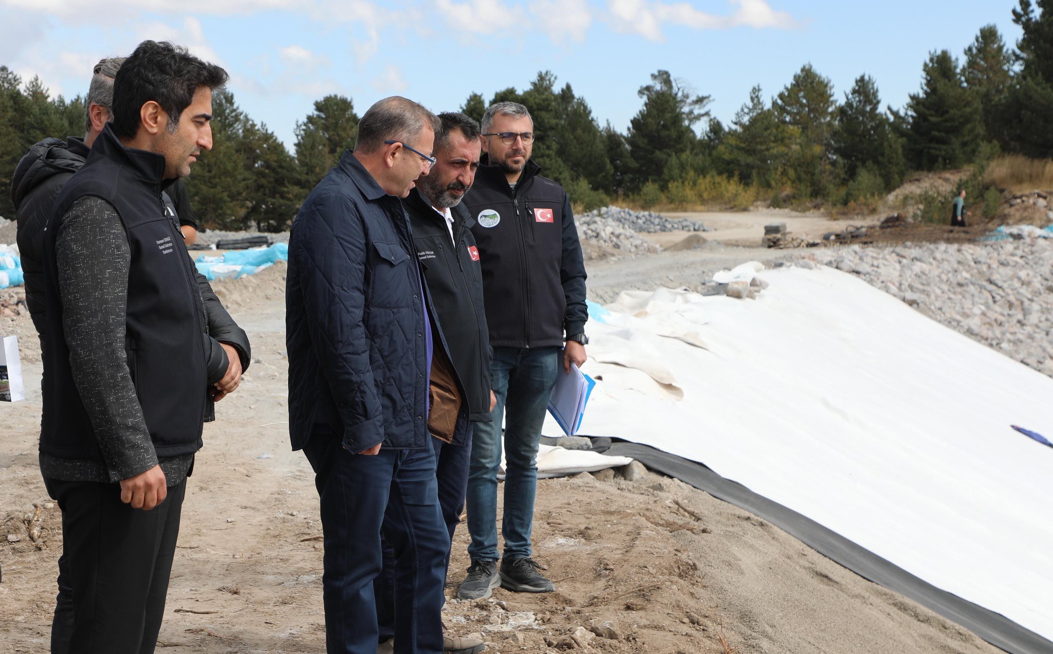 Kars Valisi Polat, Sarıkamış Kayak Merkezi’nde Suni Karlama Projesi çalışmalarını inceledi