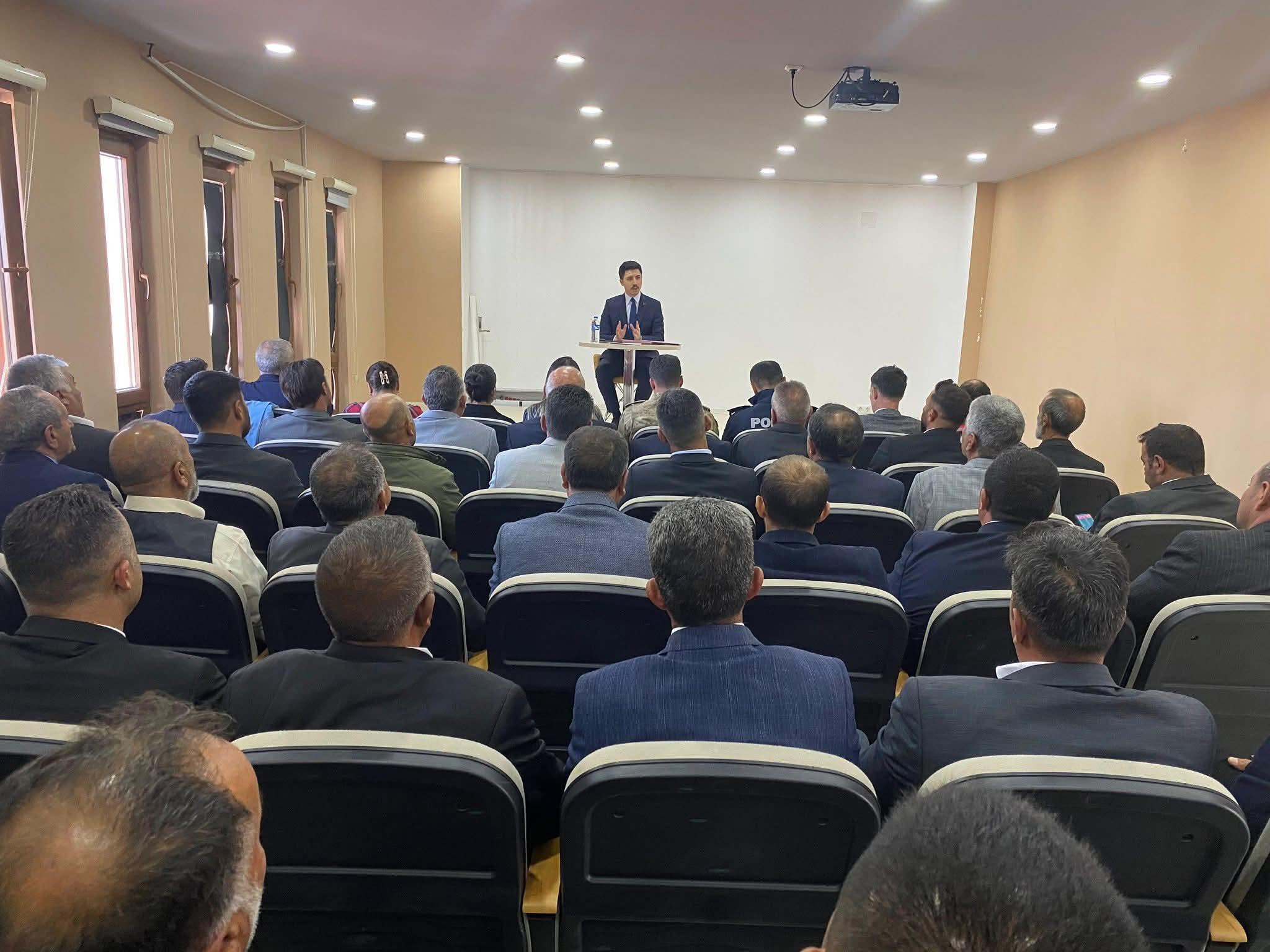 Digor Kaymakamı Kahraman, muhtarlarla durum değerlendirmesi toplantısı yaptı