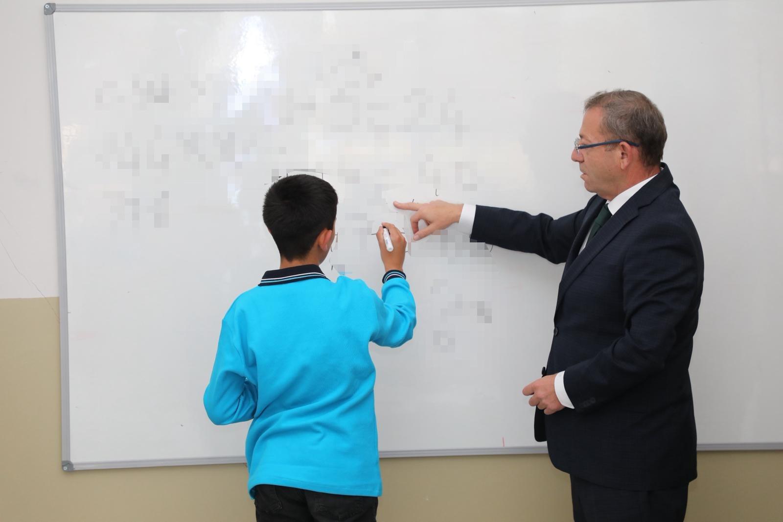 Vali Ziya Polat’tan 100. Yıl Cumhuriyet Ortaokulu’na ziyaret