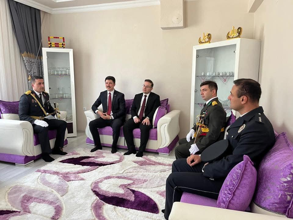 Digor Kaymakamı Kahraman’dan Şehit Hasan Baykız kabrini ziyaret etti