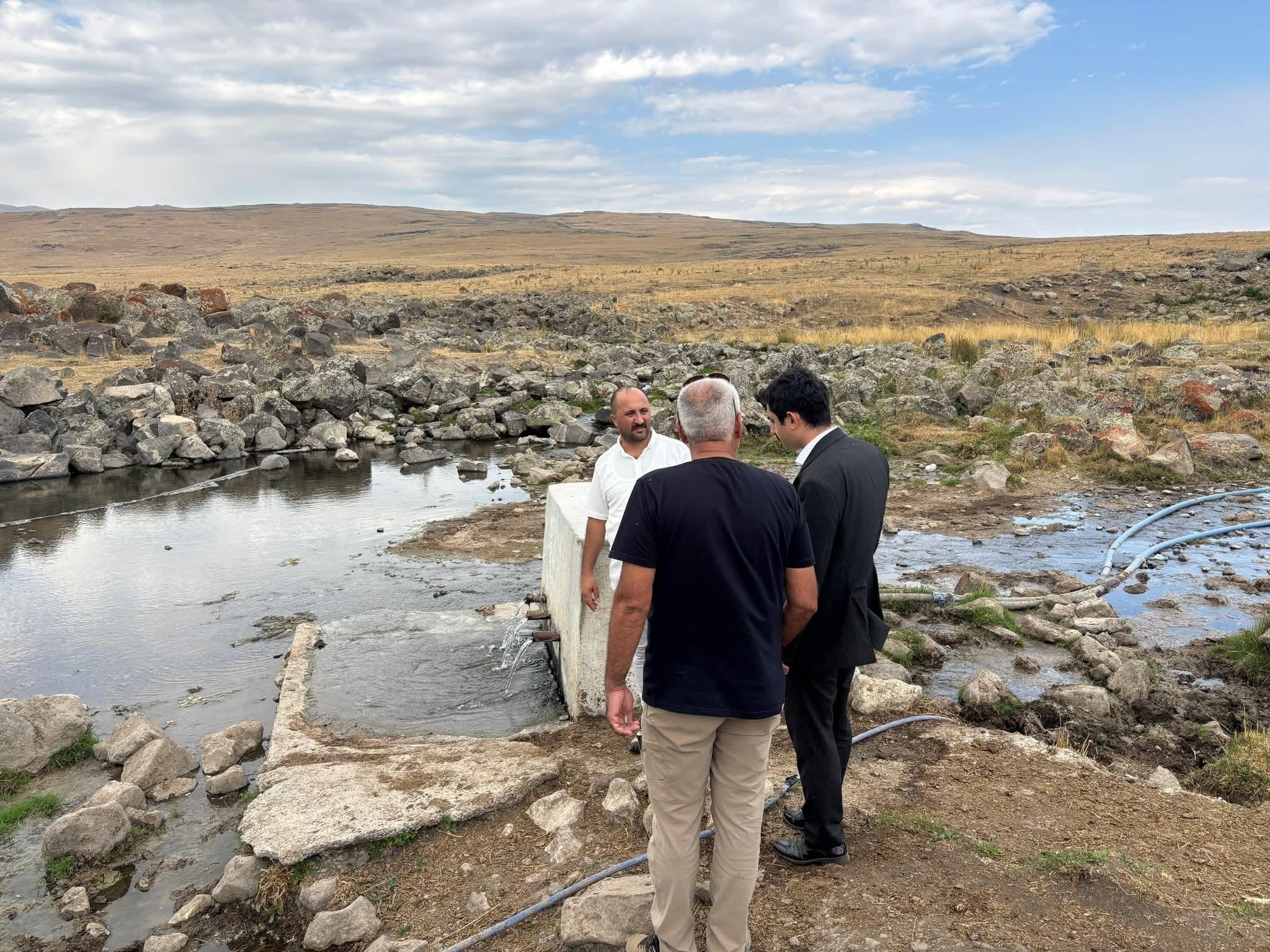Susuz İlçesinde köylerin içme suyu sorununa çözüm arayışları sürüyor