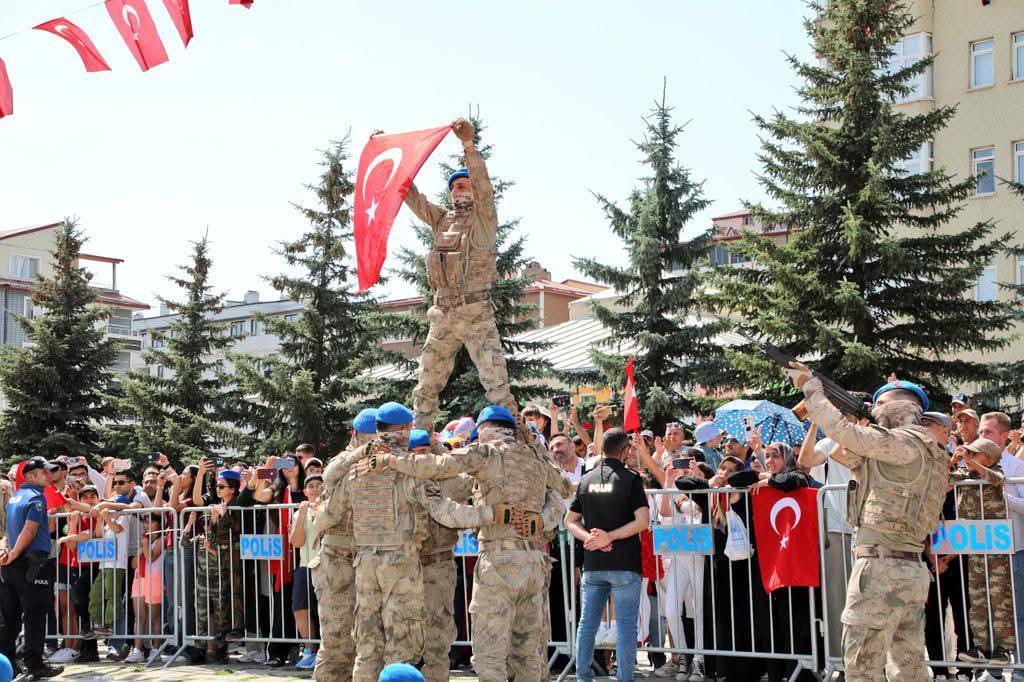 Kars’ta Komandoların yaptığı gösteri beğeni topladı