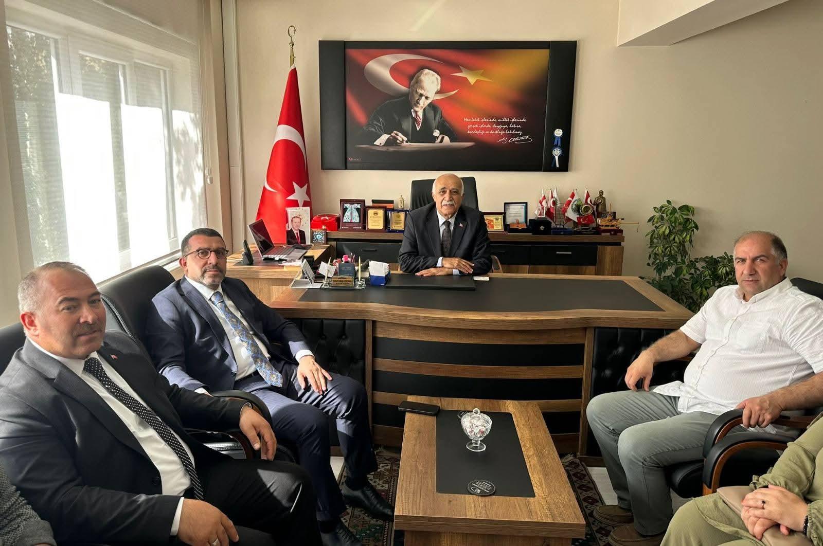 AK Parti Milletvekili Adem Çalkın, Çıldır Belediye Başkanı Azizoğlu’nu ziyaret etti