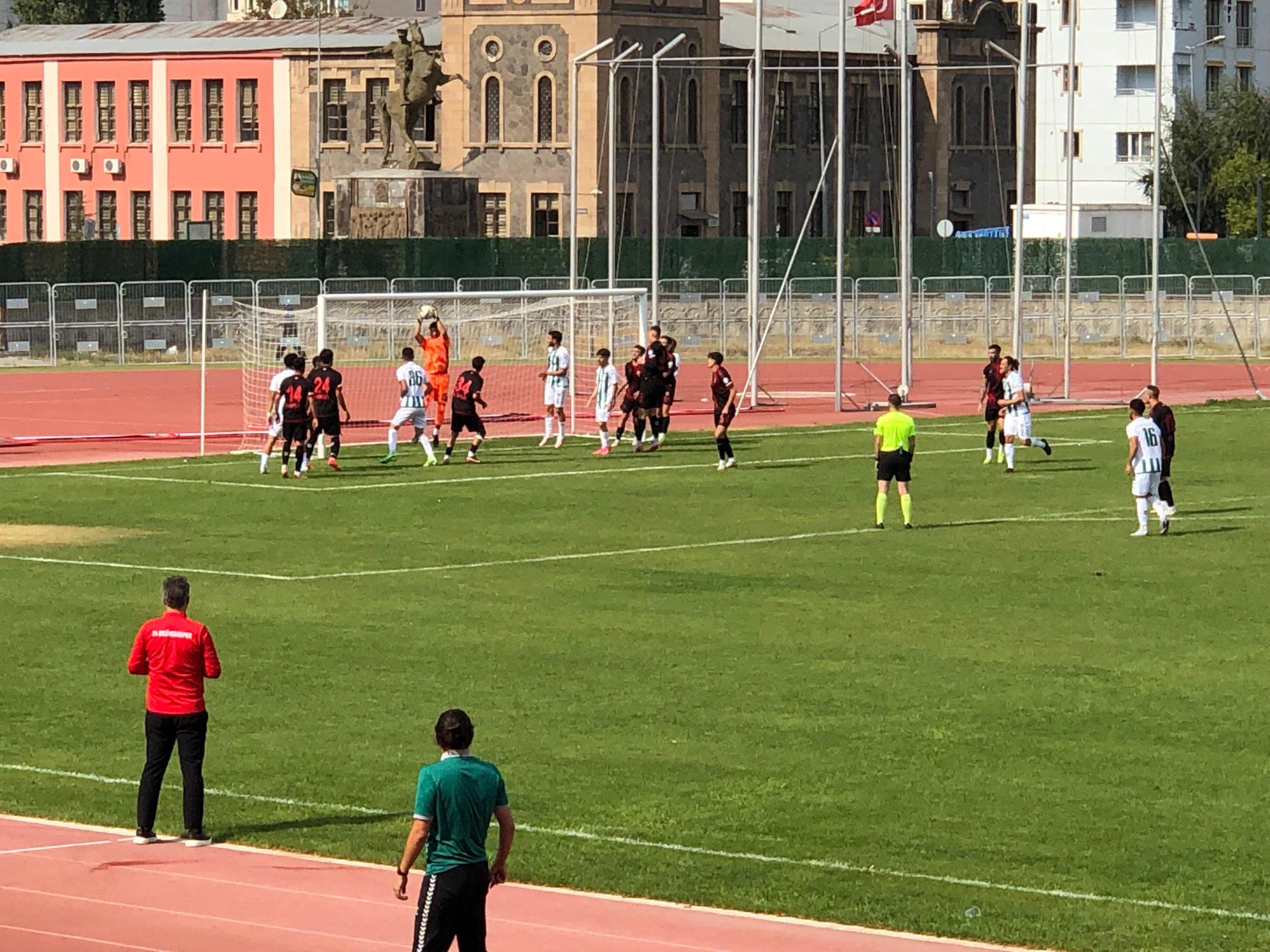 Kars 36 Spor Hazırlık Maçında Murgul Belediye Spor'a 3-1 mağlup oldu