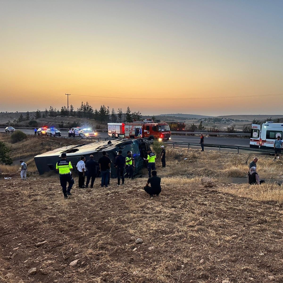 Suruç’ta kaza: Yolcu otobüsü yan yattı