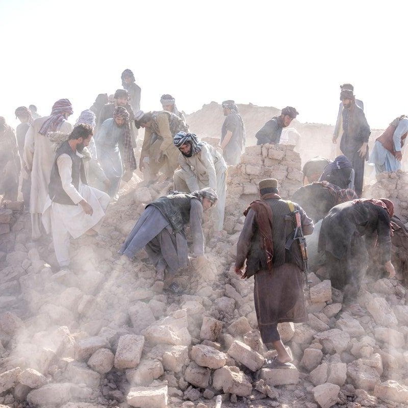Afganistan'da deprem: en az  250 ölü