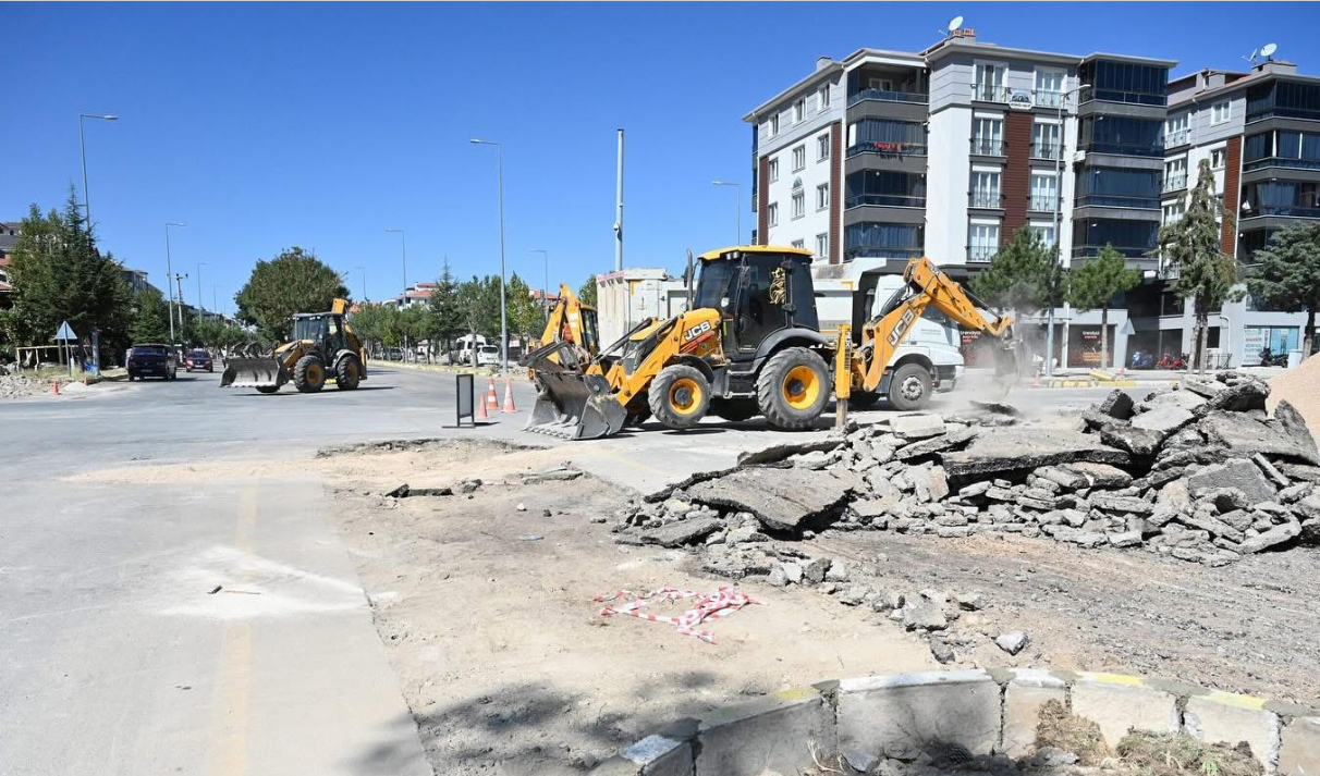 Isparta'da 230 ve 234 cadde kesişimine akıllı modern dönel kavşak yapılıyor