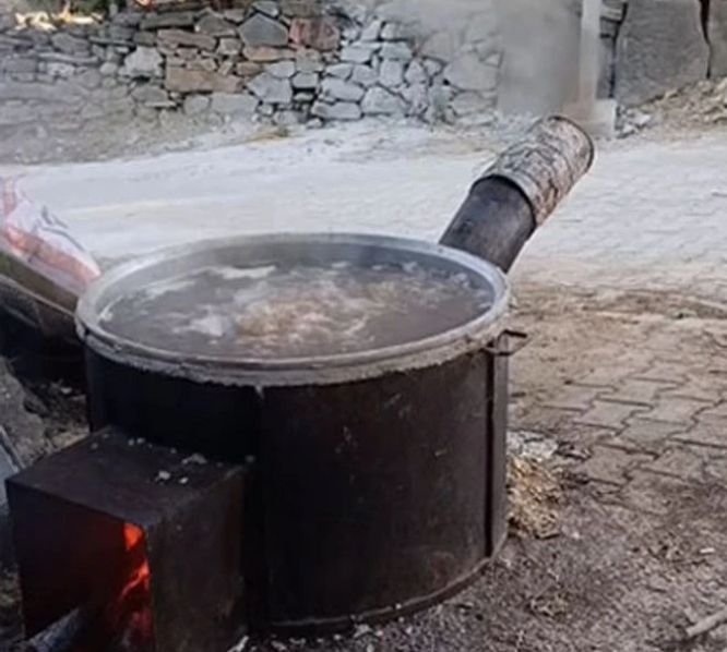 Yüz yıllık gelenek yaşatılıyor, sofralar kışa hazırlanıyor
