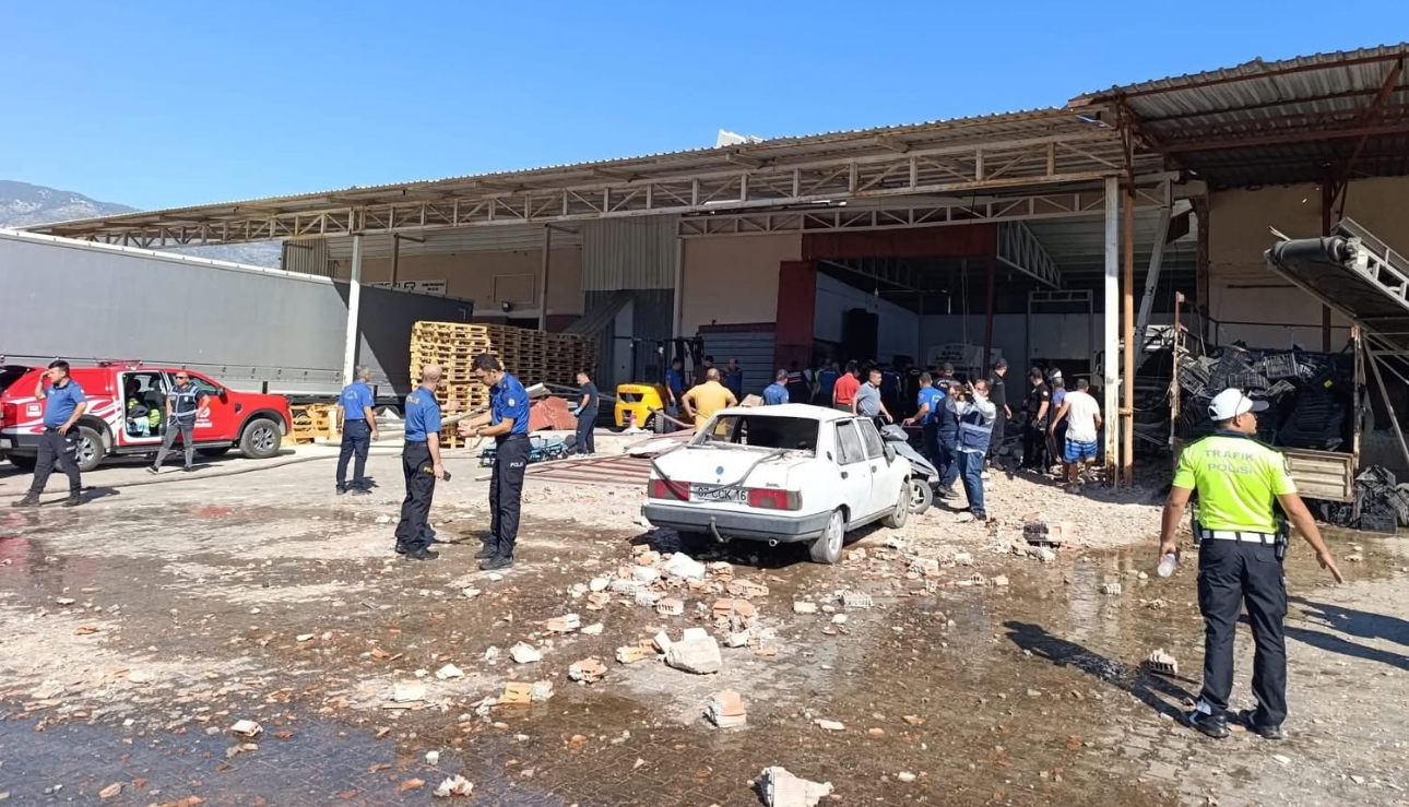 Demre'de toptancı halinde patlama: 1 ölü, 3 yaralı
