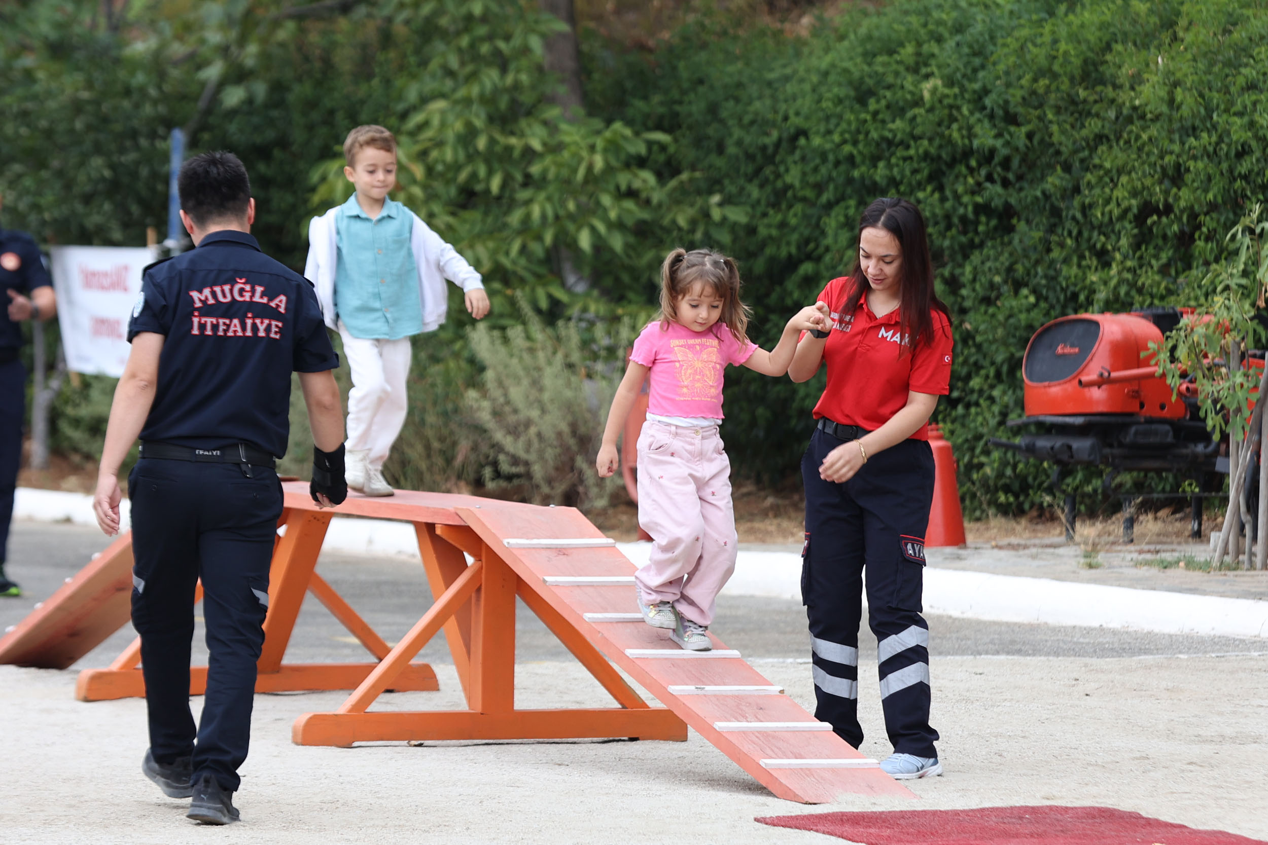 İtfaiye Haftasında Küçük Kahramanlar Sahada