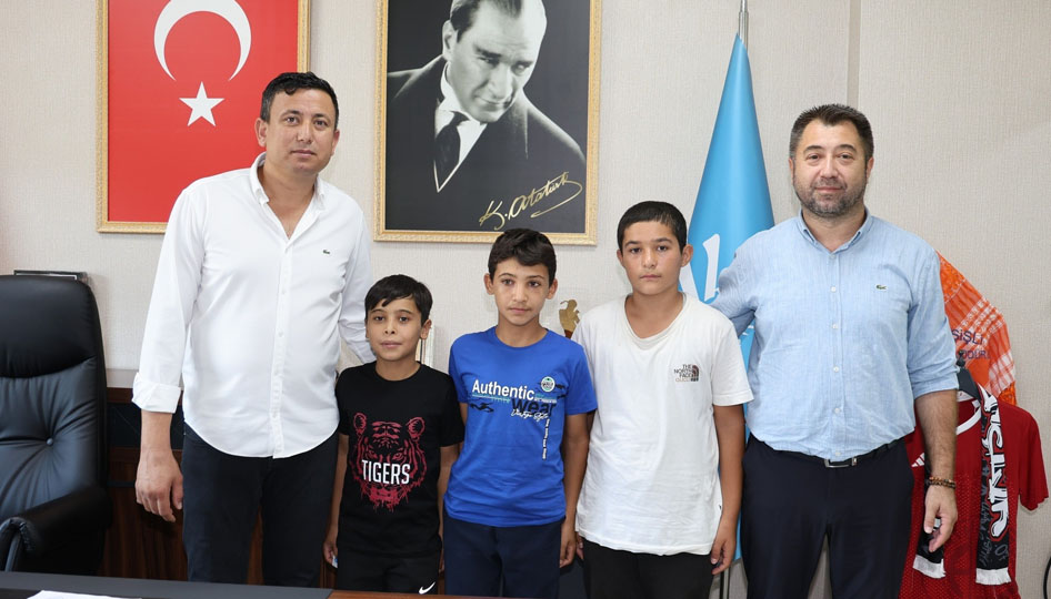 Spor sever gençler Aksu belediyesi’ne ziyaret etti