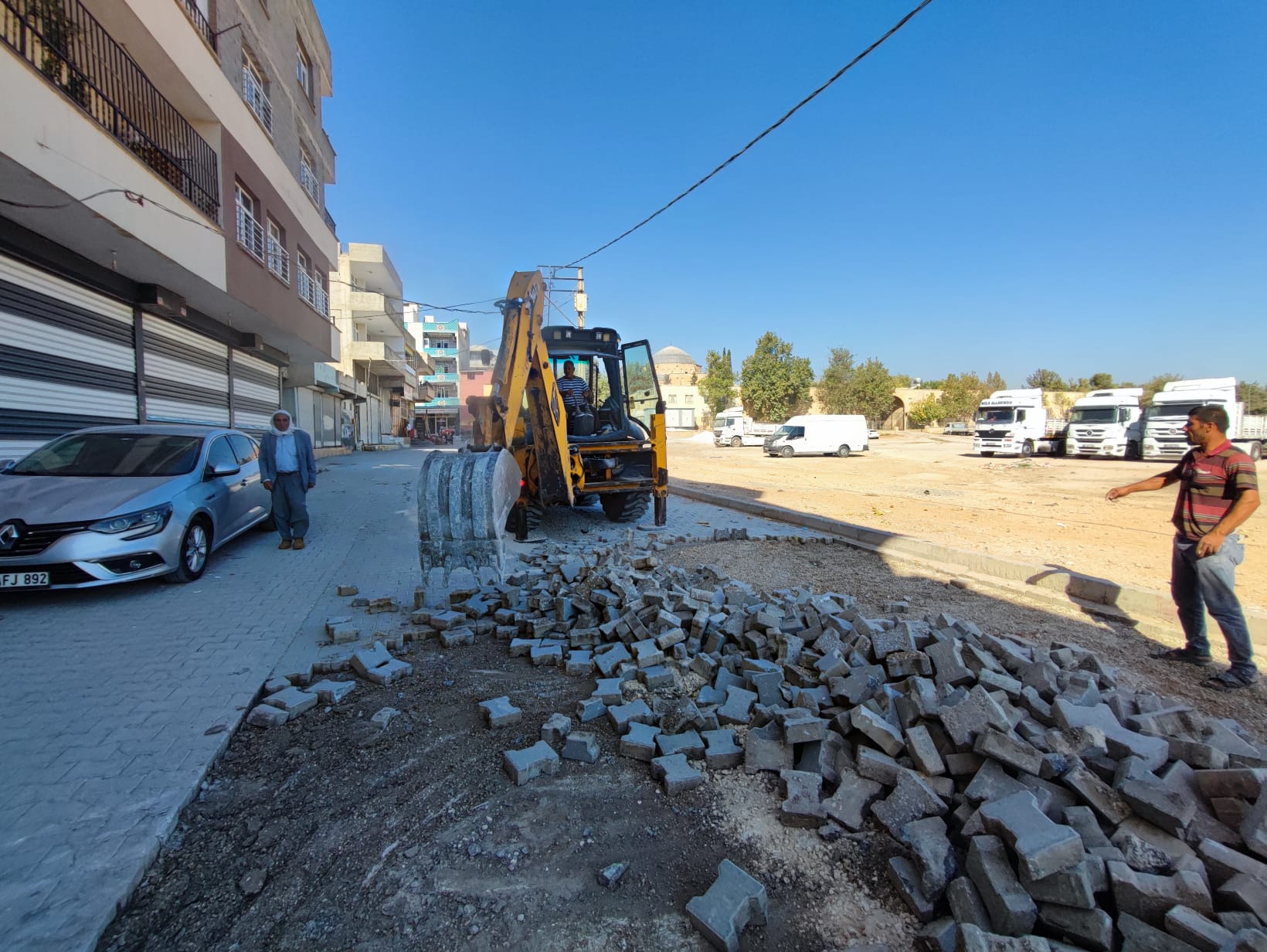 Eyyübiye'de gece gündüz yol çalışması