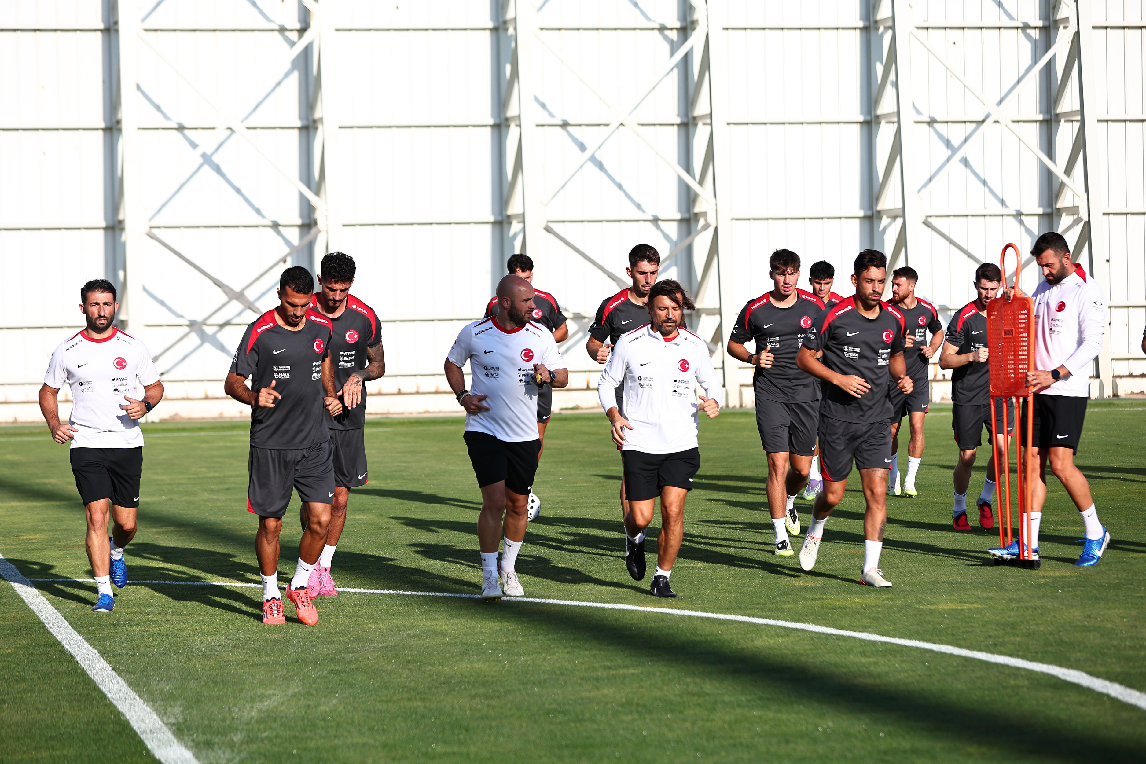 Ay-Yıldızlılar, İspanya Karşılaşmasının Hazırlıklarına Başladı