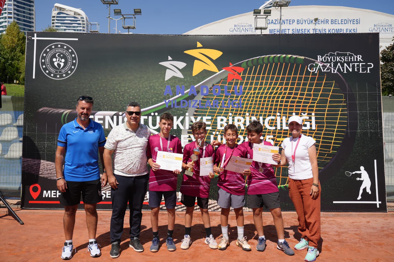 Trabzon Büyükşehir’in tenis takımından gururlandıran başarı