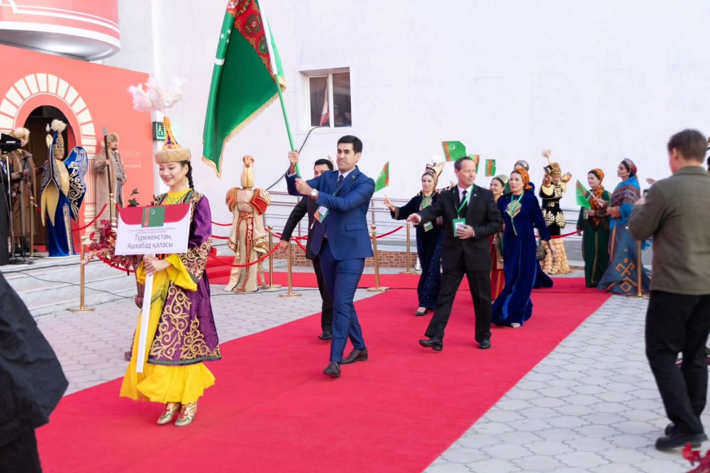 Aktau’da III. Uluslararası TÜRKSOY tiyatro festivali görkemli törenle başladı