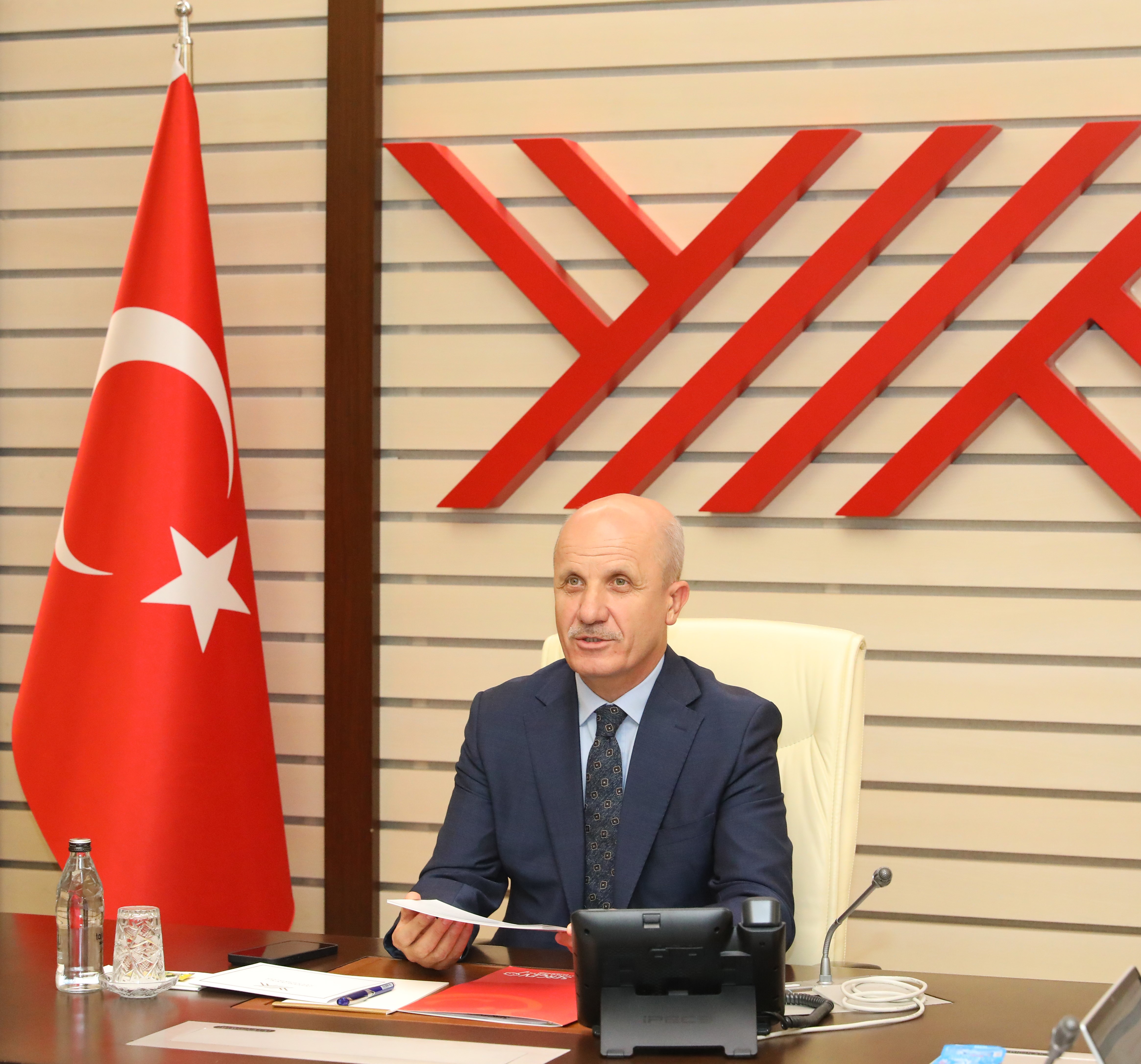 Yükseköğretim Kurulu Başkanı Erol Özvar, Veri Analizi Okulu'nun ilk dersine katıldı