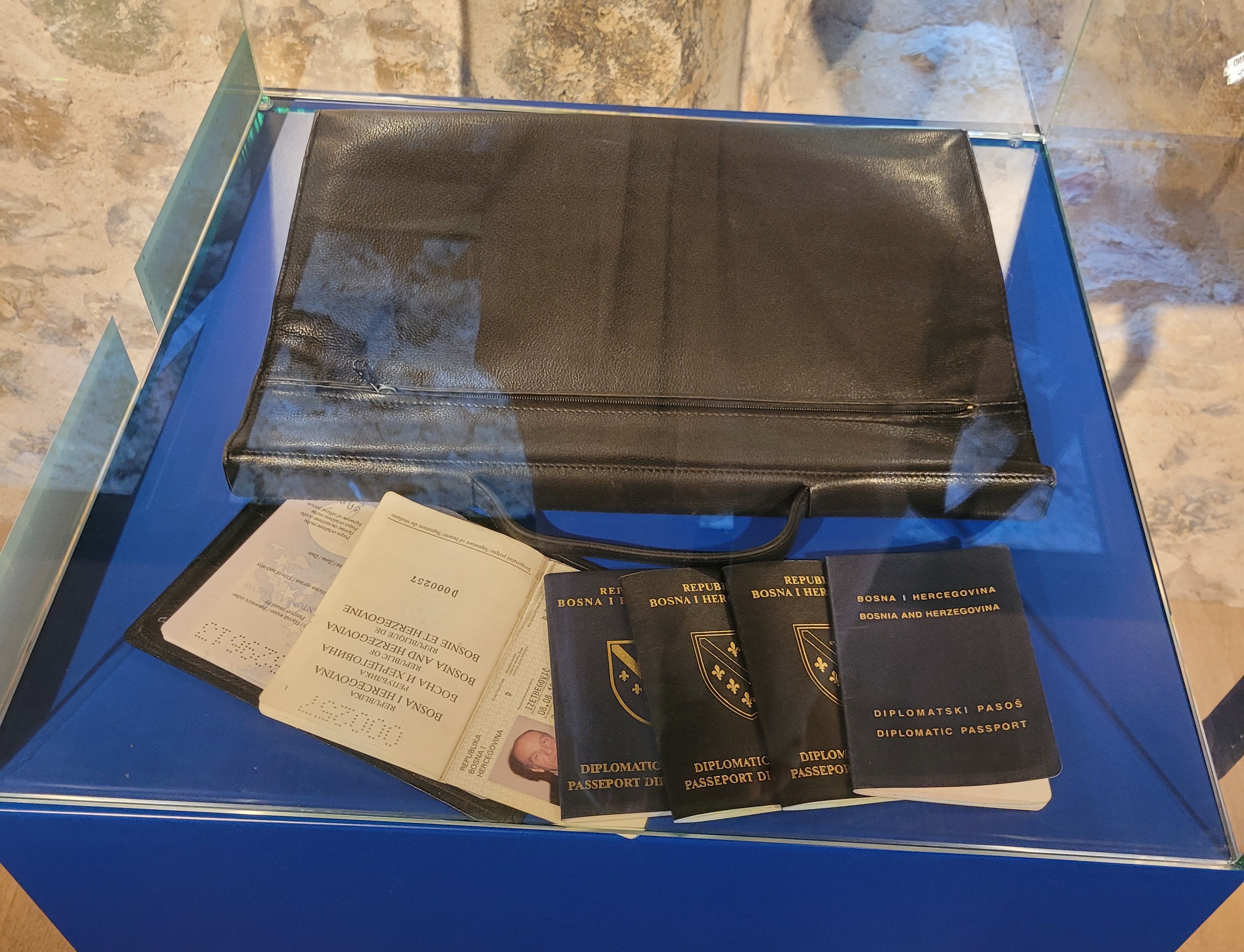 Aliya İzzetbegoviç müzesi tarihe ışık tutuyor