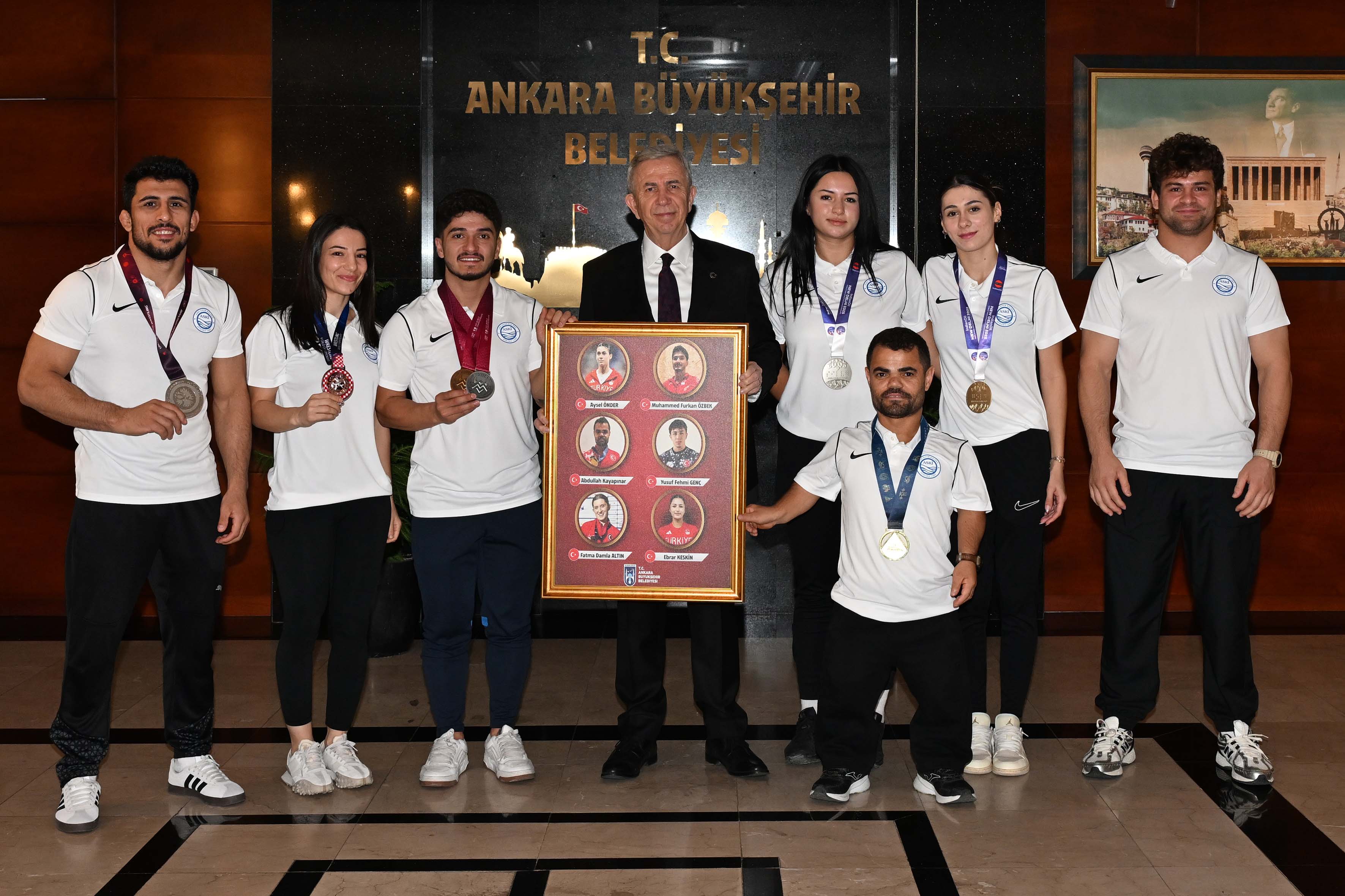 Mansur Yavaş, ASKİ Spor’un şampiyon sporcularını ağırladı