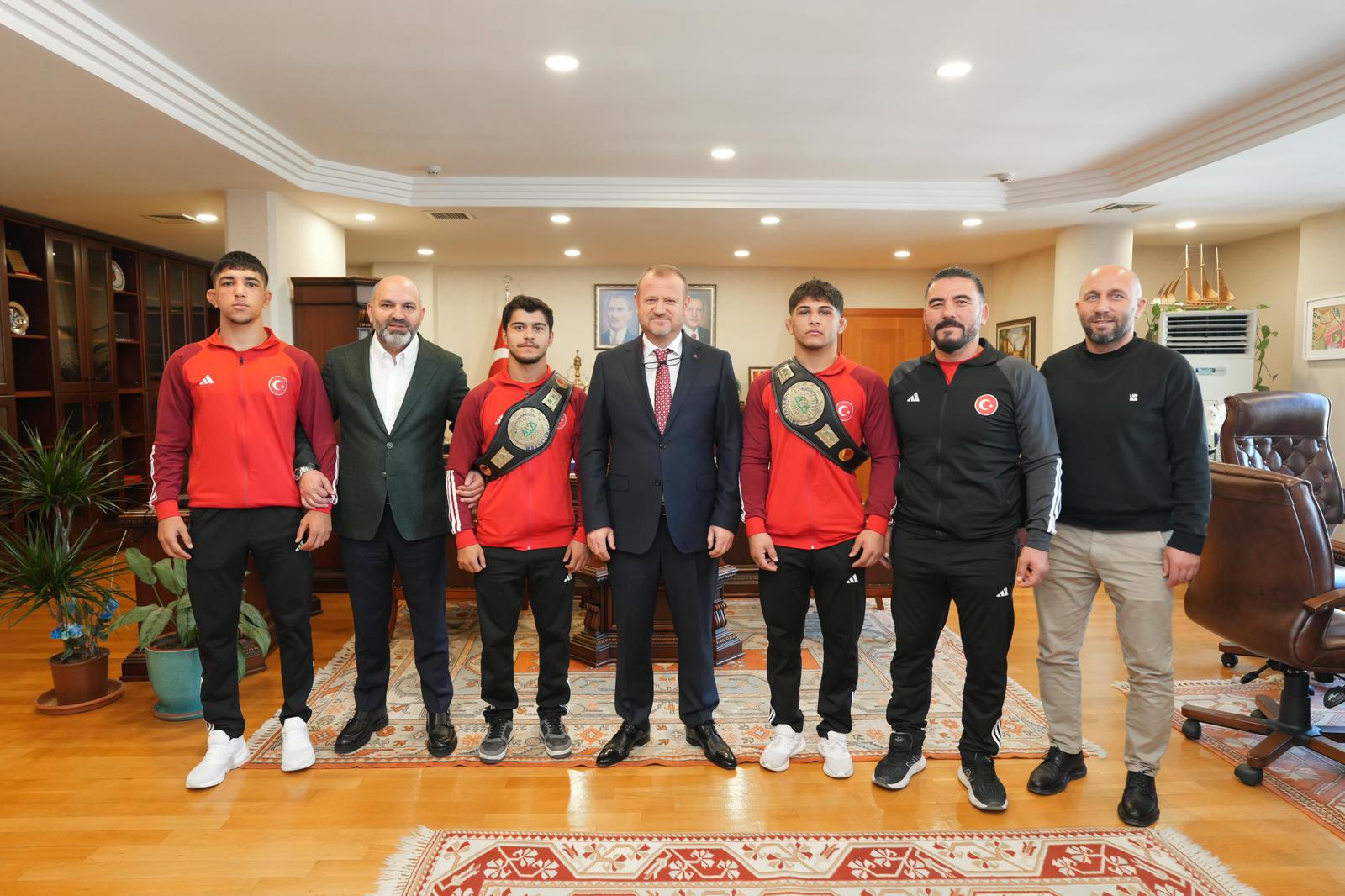 Amasyalı dünya şampiyonu güreşçilerden RTÜK’e ziyaret