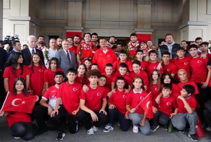 Paralimpik Milli sporcular tarihi başarılara imza attı